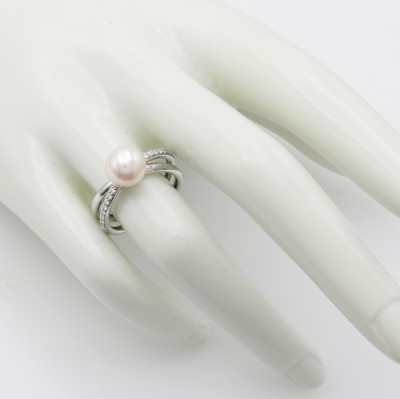 27126273a - Ring mit Brillanten und Süßwasserzuchtperle, WG 750/000, 16 Brill. zus. ca. 0.13 ct ...