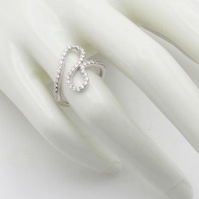 27126278a - Ring mit Brillanten, WG 585/000, geschwungen gearb., Brill. zus. ca. 0.50 ct Weiß/si, ...