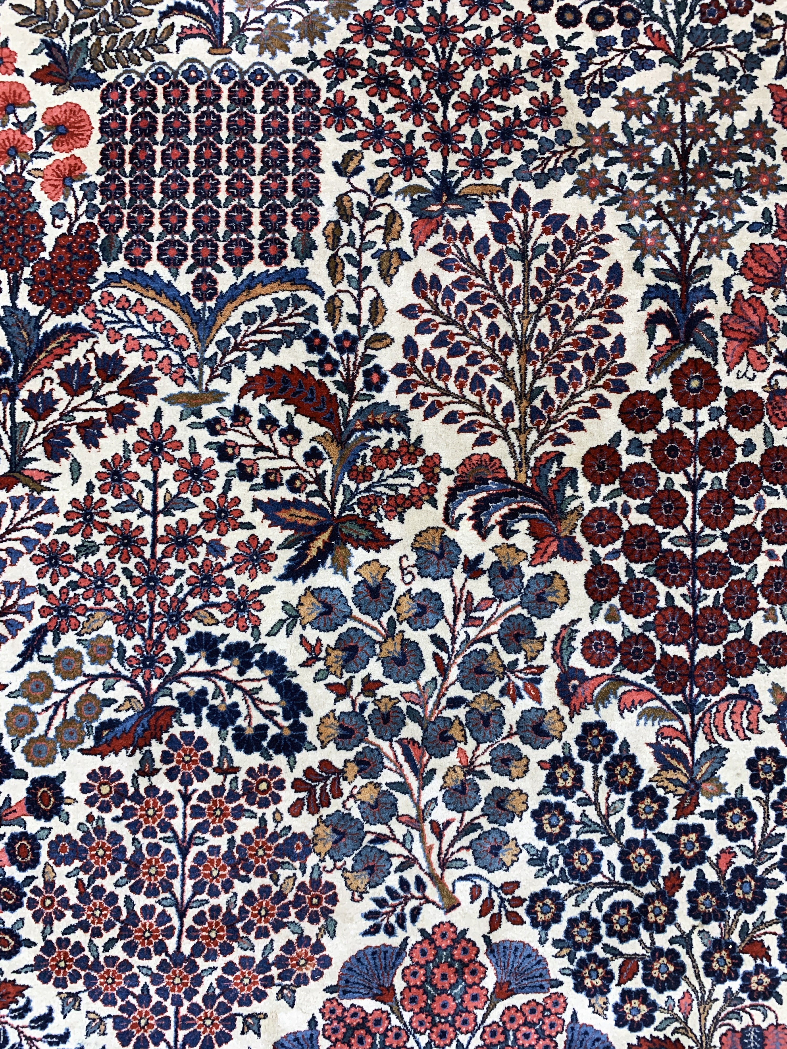 Detail e: Yazd Kork fein, Persien, Anfang 20.Jhd, Korkwolle auf Baumwolle, ca. 367 x 267 cm, EHZ: 2