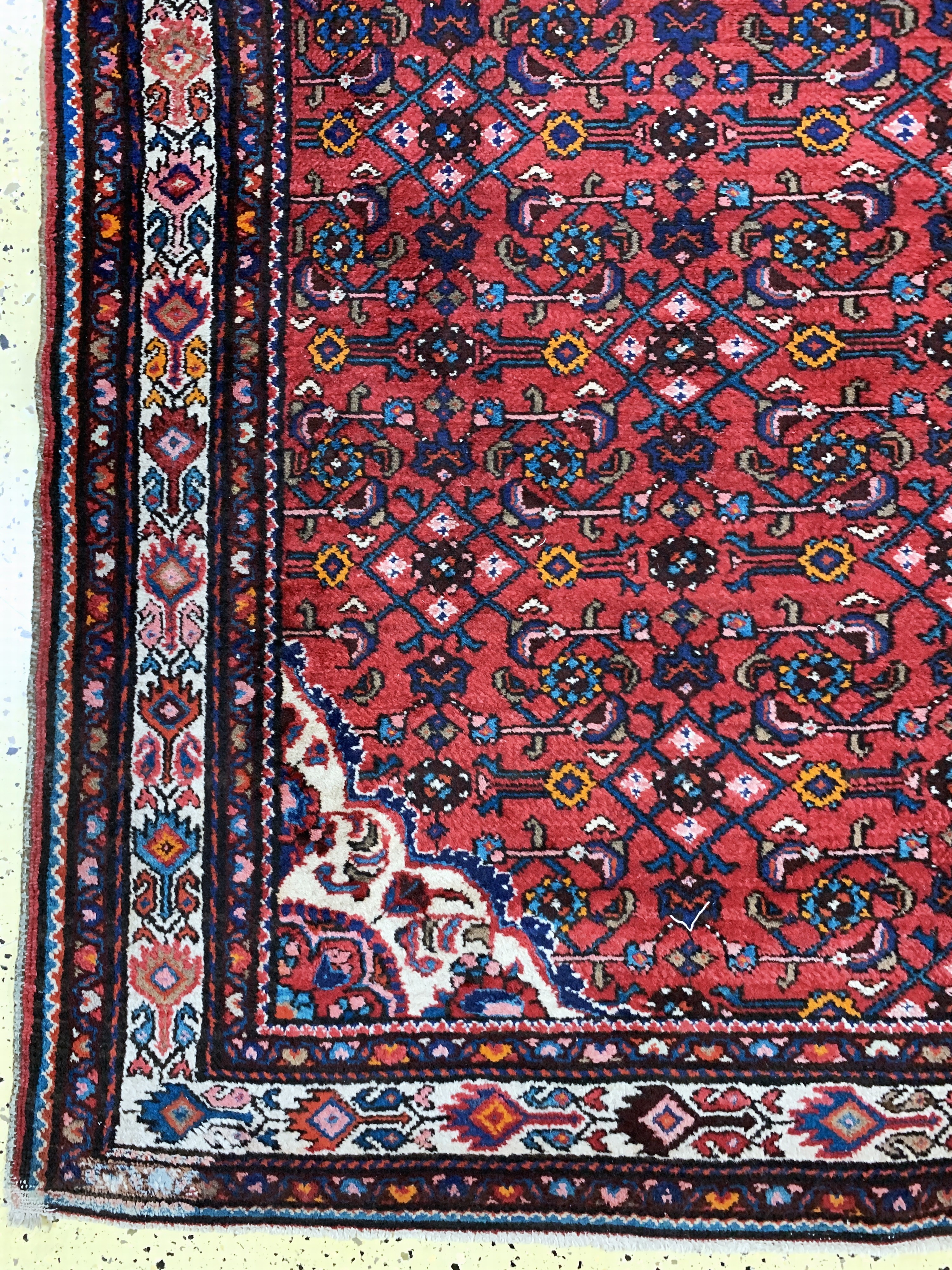 Detail b: Hosseinabad, Persien, Mitte 20.Jhd, Wolle auf Baumwolle, ca. 395 x 165 cm, EHZ: 3(kleine Restaurierung)
