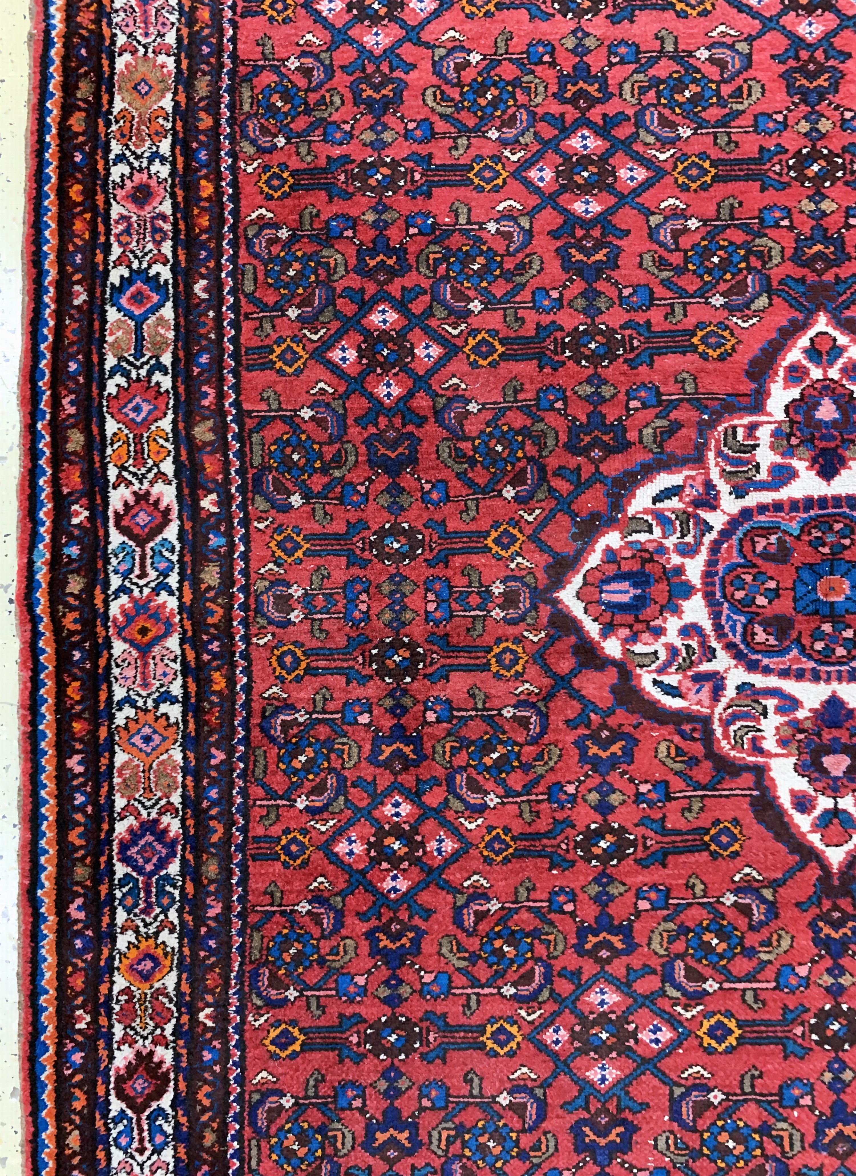 Detail c: Hosseinabad, Persien, Mitte 20.Jhd, Wolle auf Baumwolle, ca. 395 x 165 cm, EHZ: 3(kleine Restaurierung)