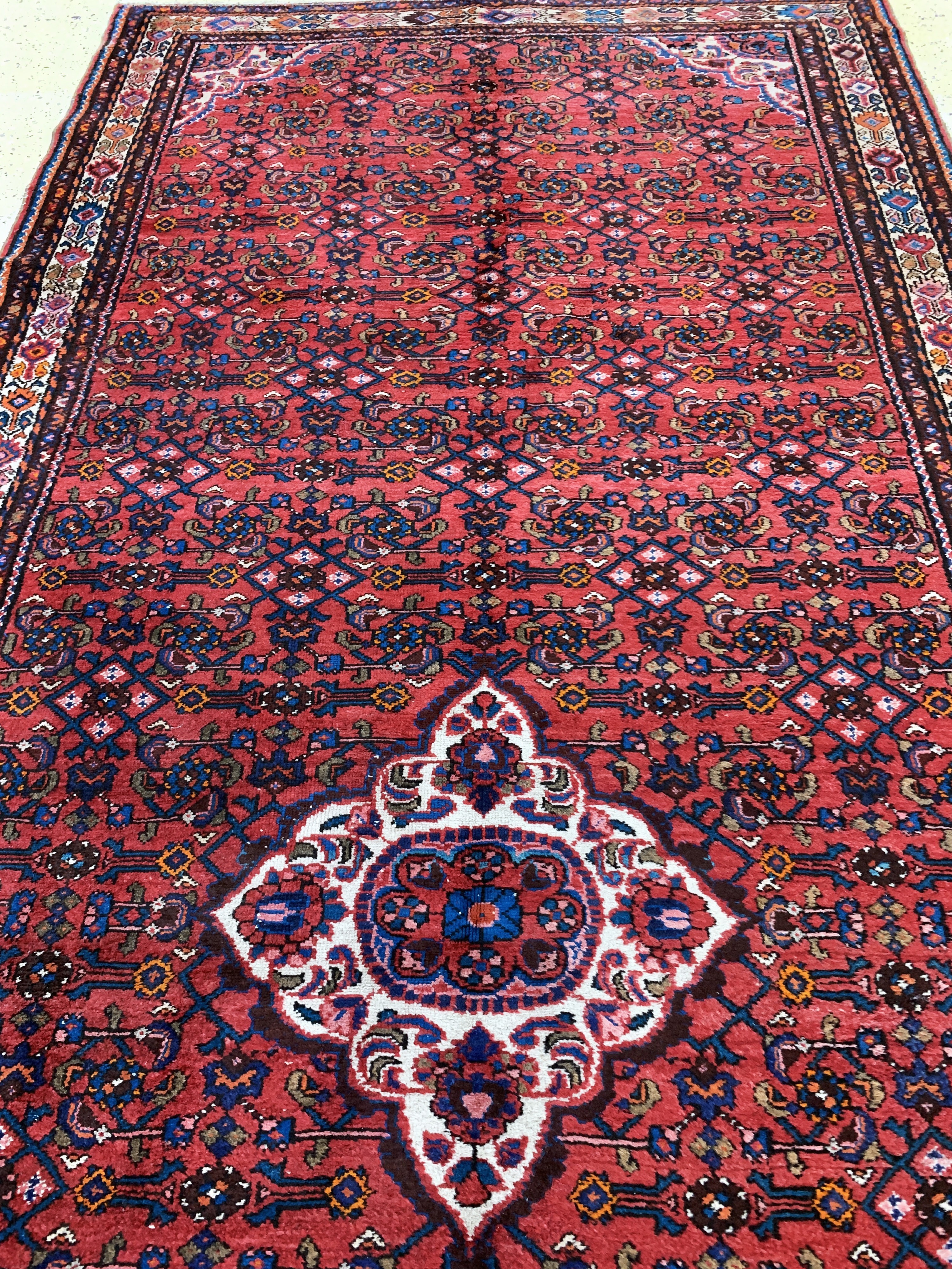Detail g: Hosseinabad, Persien, Mitte 20.Jhd, Wolle auf Baumwolle, ca. 395 x 165 cm, EHZ: 3(kleine Restaurierung)