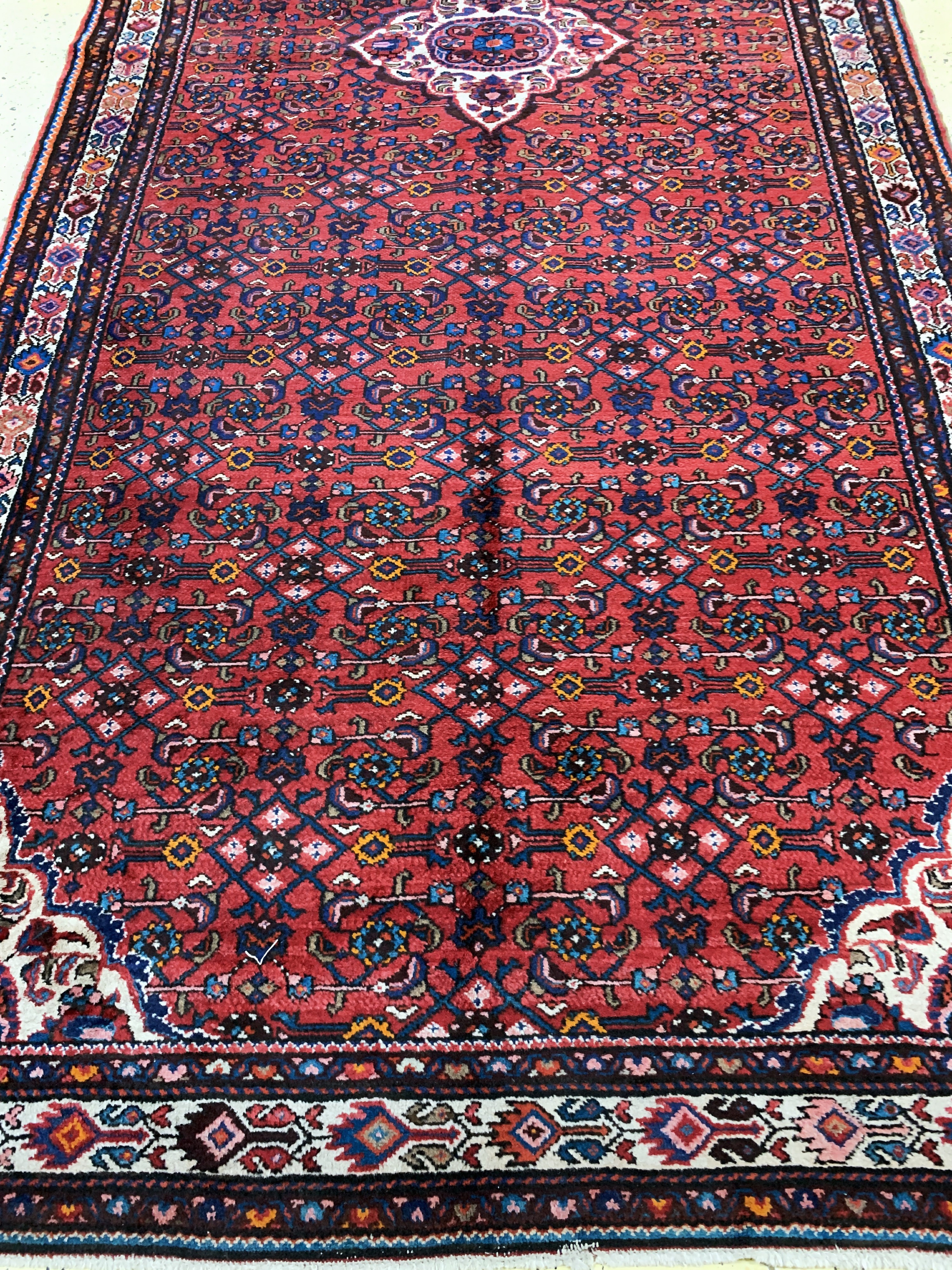 Detail h: Hosseinabad, Persien, Mitte 20.Jhd, Wolle auf Baumwolle, ca. 395 x 165 cm, EHZ: 3(kleine Restaurierung)