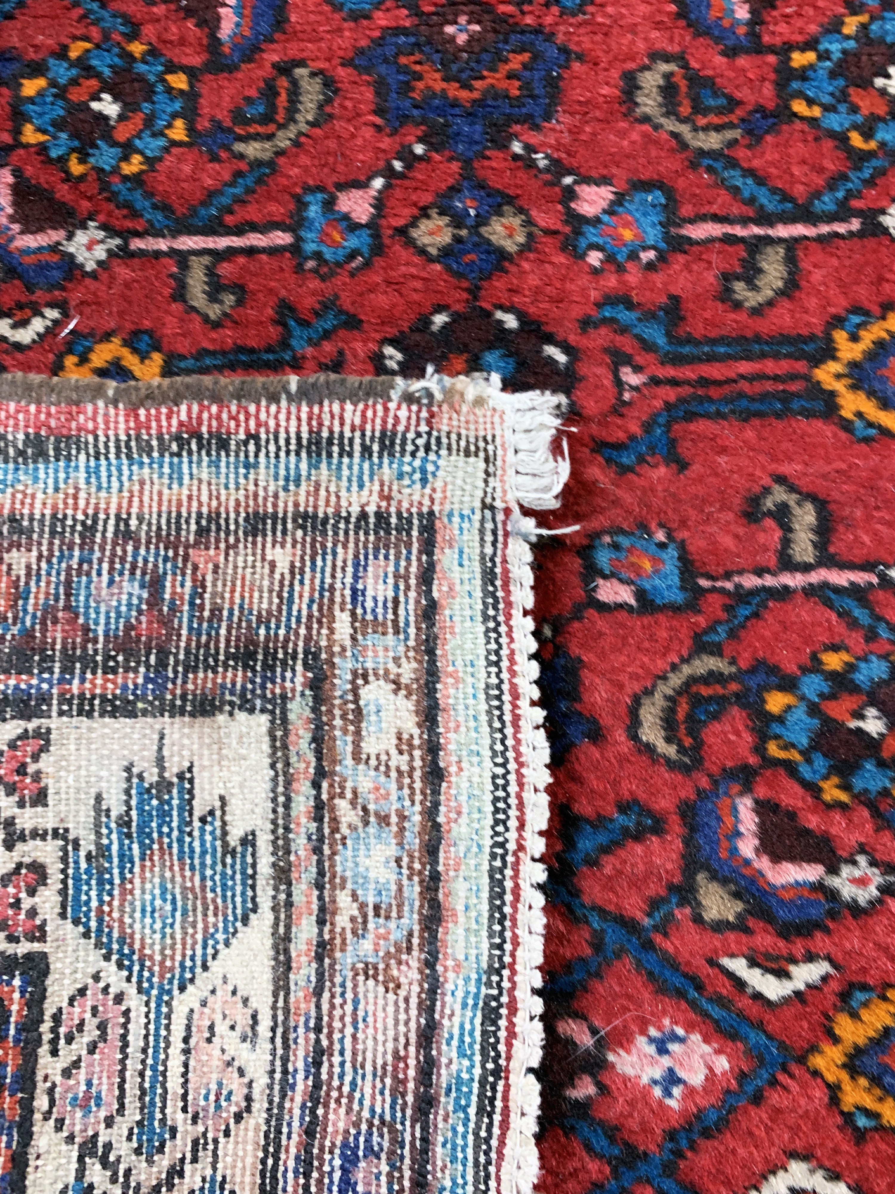 Detail i: Hosseinabad, Persien, Mitte 20.Jhd, Wolle auf Baumwolle, ca. 395 x 165 cm, EHZ: 3(kleine Restaurierung)