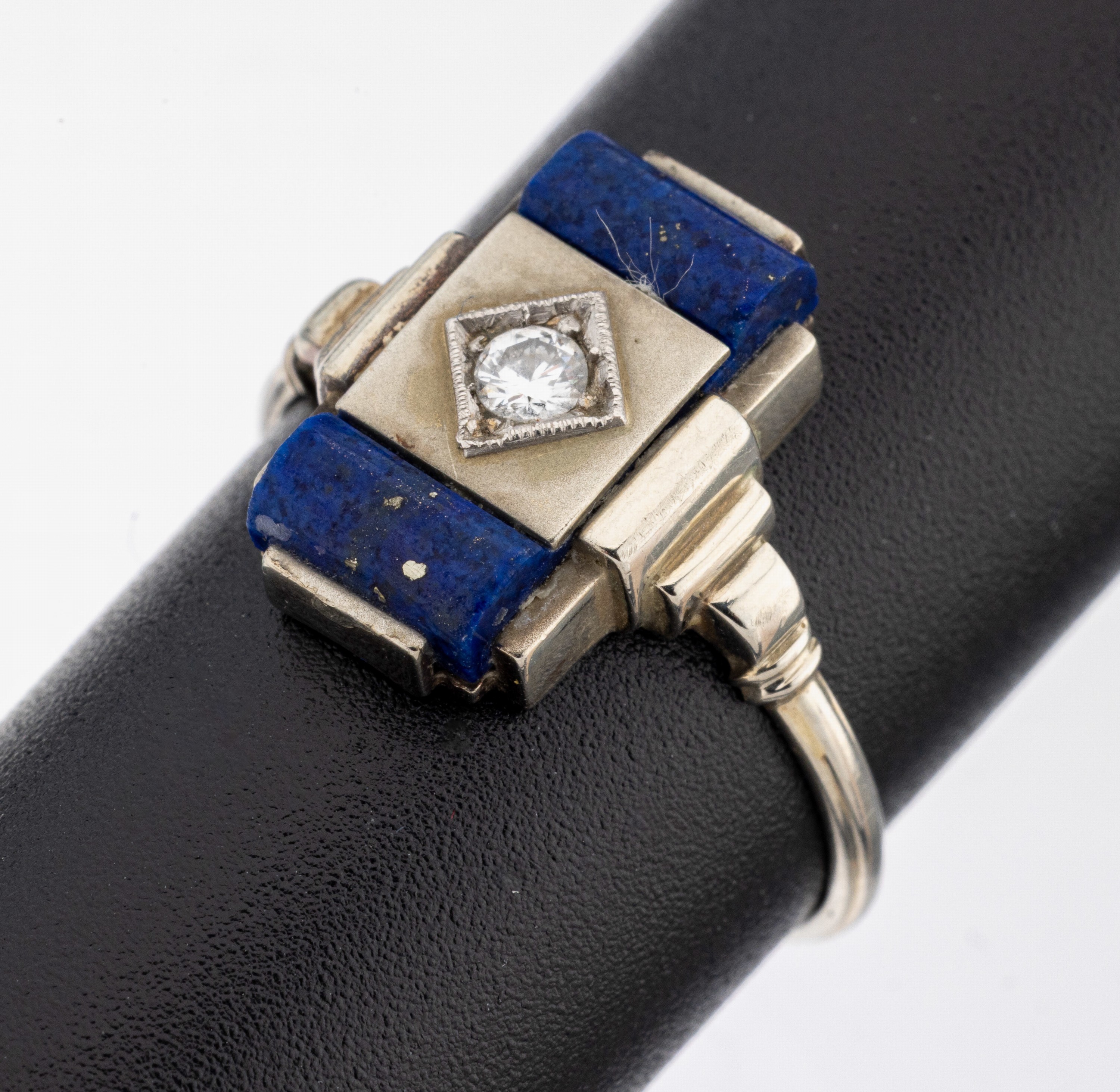 Image 27126571 - 14 kt Gold Art Deco Brillant-Lapislazuli-Ring,um 1930, WG 585/000, geometrisches ...