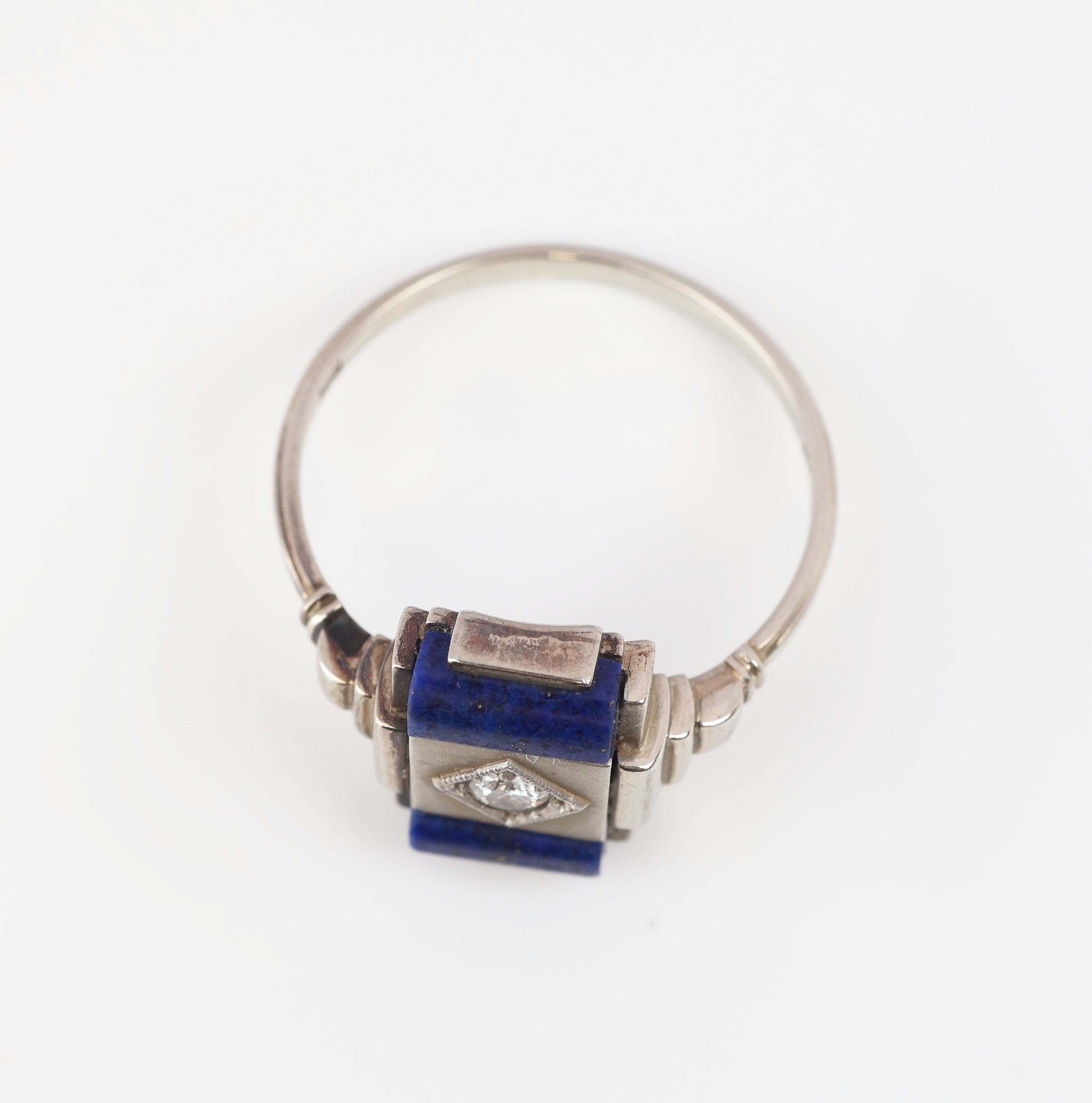 Detail a: 14 kt Gold Art Deco Brillant-Lapislazuli-Ring,um 1930, WG 585/000, geometrisches Design, Brillant ca. 0.06 ct Weiß/si, Lapislazuli -Einlage, RW 55, ...