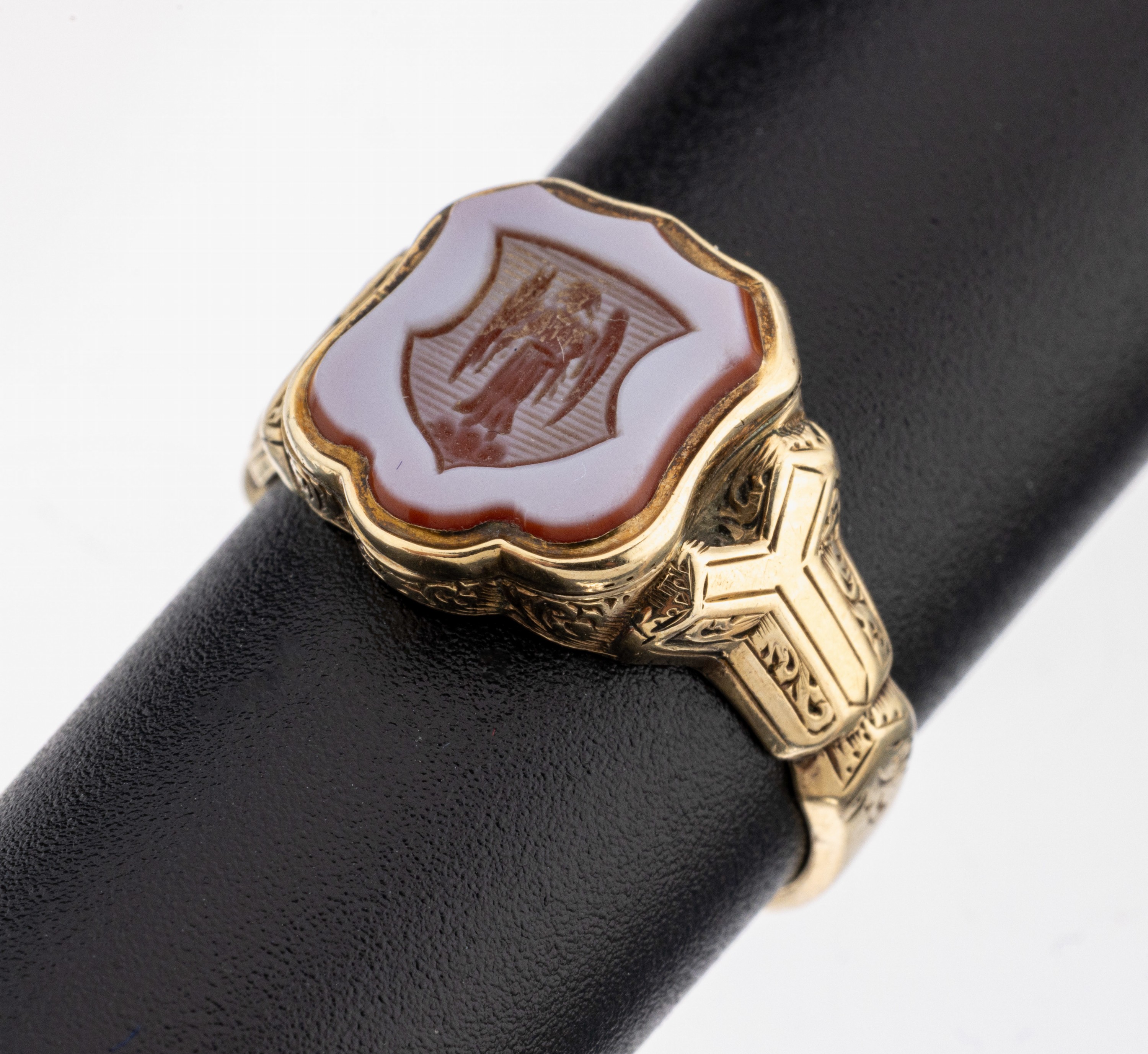 Image 27126574 - 8 kt Gold Lagenstein-Siegelring, um 1900, GG 333/000 gepr., wappenf. Ringkopf mit ...