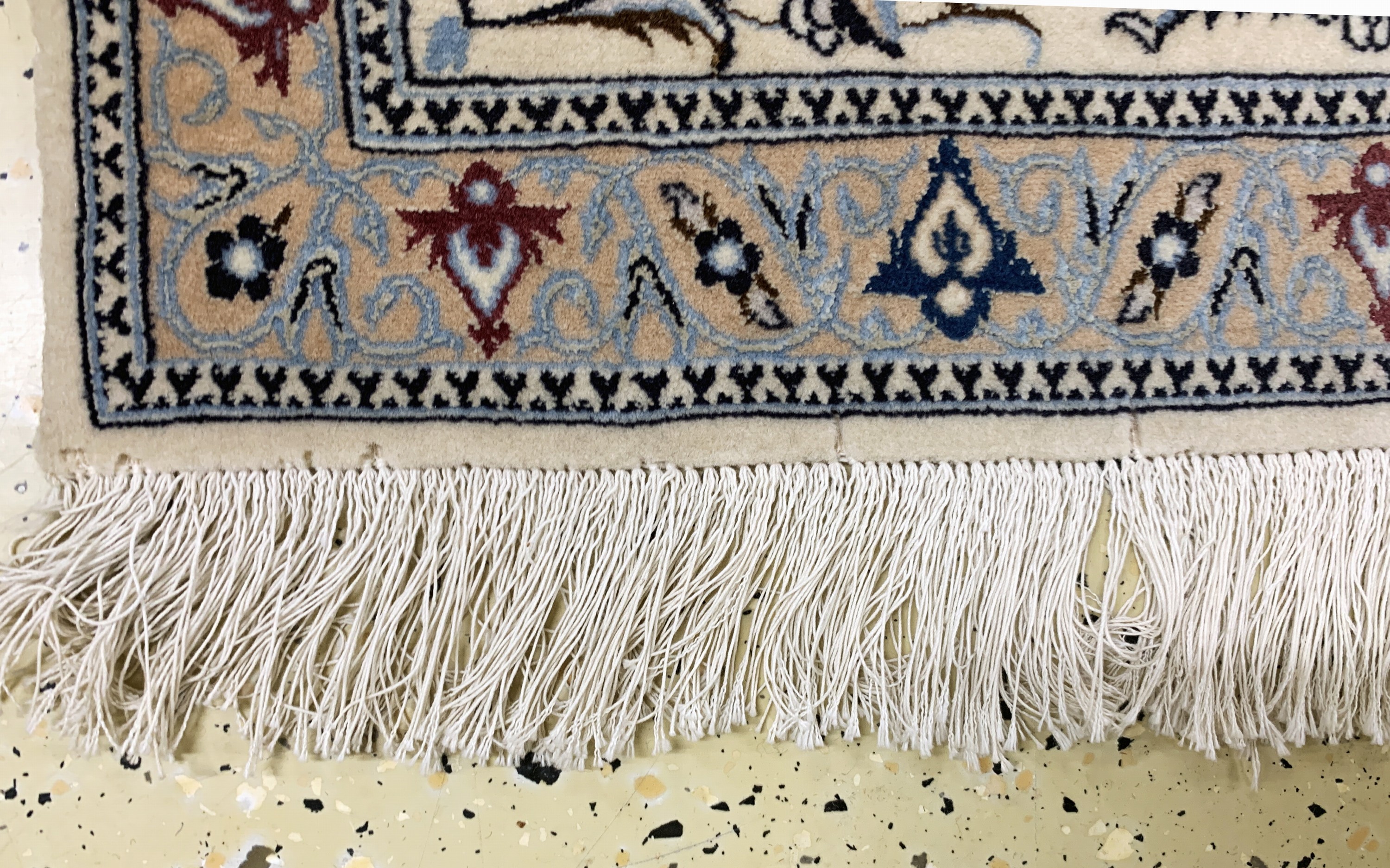 Detail d: Nain fein(6 La), Persien, Mitte 20.Jhd, Korkwolle mit Seide, ca. 365 x 255 cm, ca. 1,0Mio. Kn/qm, EHZ: 2(stark verschmutzt, minimal Mottenfraß am ...