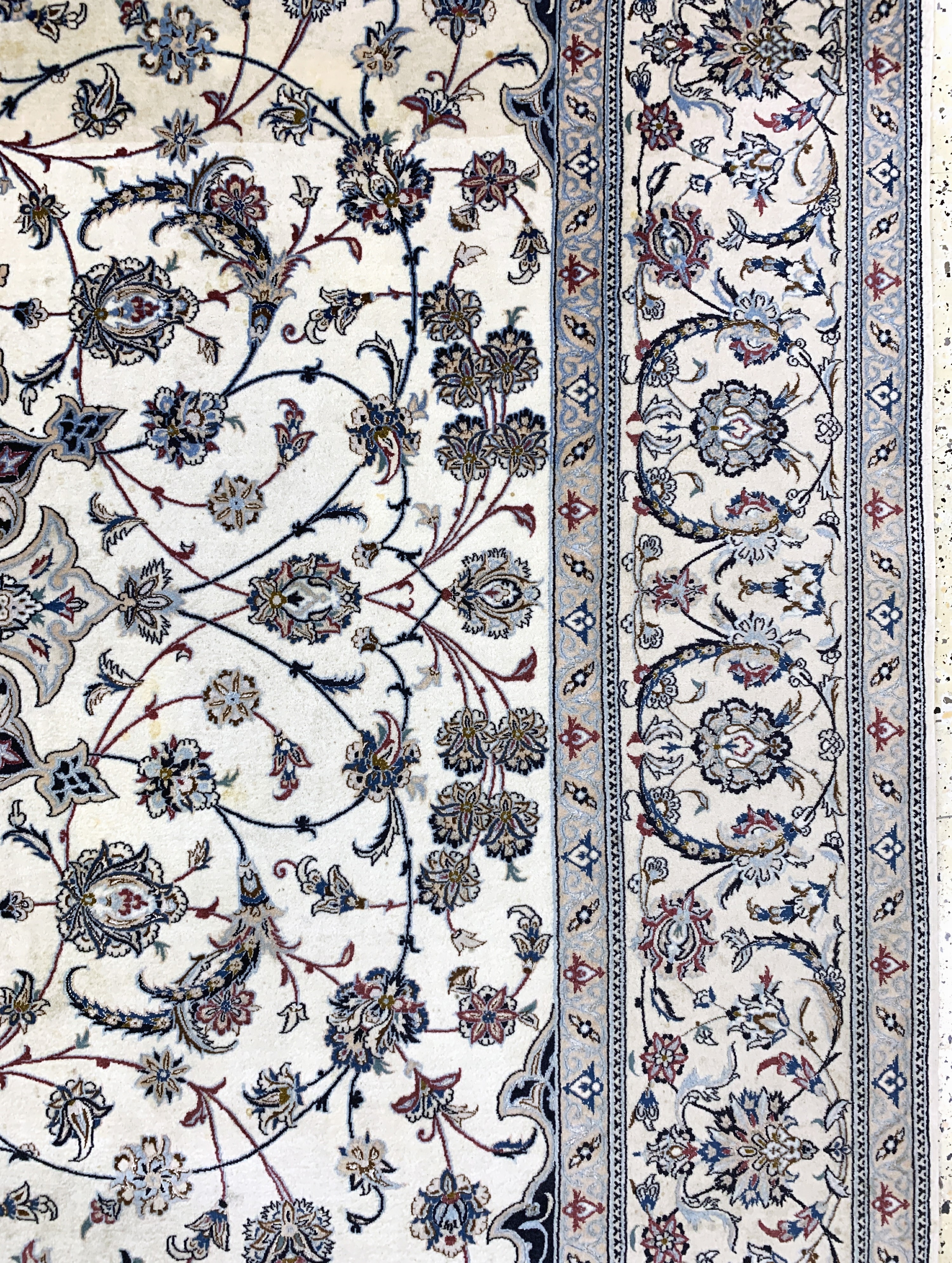 Detail g: Nain fein(6 La), Persien, Mitte 20.Jhd, Korkwolle mit Seide, ca. 365 x 255 cm, ca. 1,0Mio. Kn/qm, EHZ: 2(stark verschmutzt, minimal Mottenfraß am ...