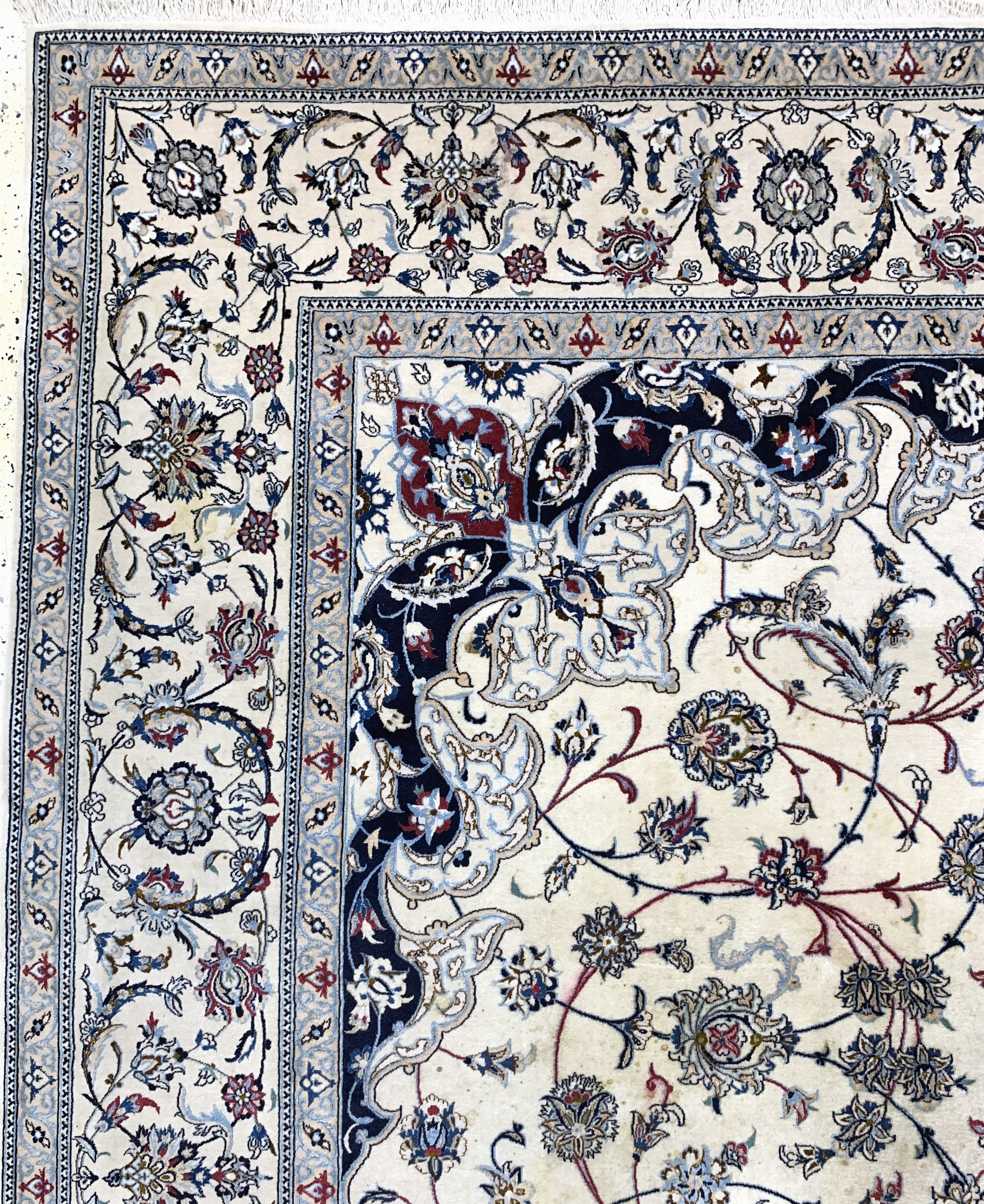 Detail h: Nain fein(6 La), Persien, Mitte 20.Jhd, Korkwolle mit Seide, ca. 365 x 255 cm, ca. 1,0Mio. Kn/qm, EHZ: 2(stark verschmutzt, minimal Mottenfraß am ...