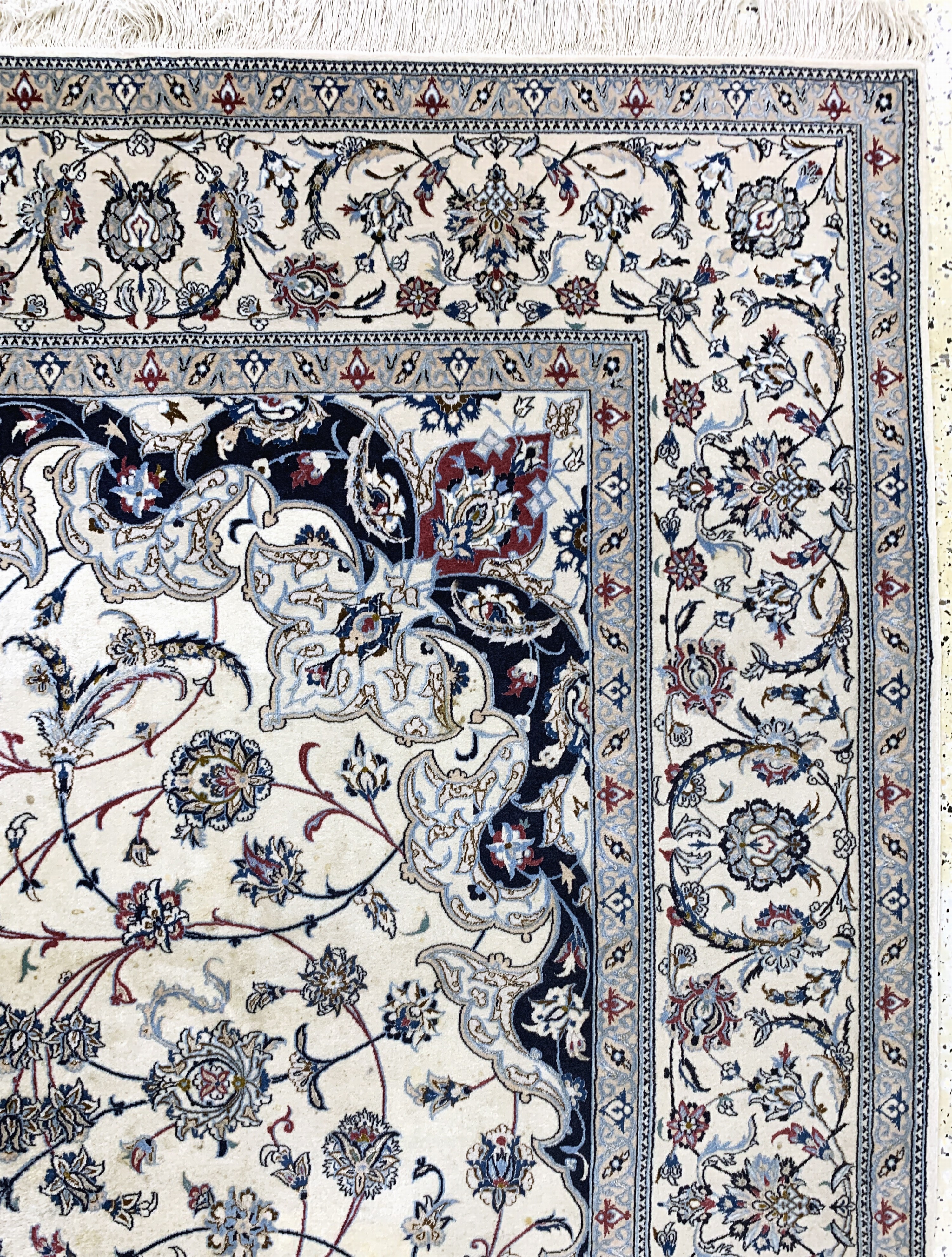 Detail j: Nain fein(6 La), Persien, Mitte 20.Jhd, Korkwolle mit Seide, ca. 365 x 255 cm, ca. 1,0Mio. Kn/qm, EHZ: 2(stark verschmutzt, minimal Mottenfraß am ...