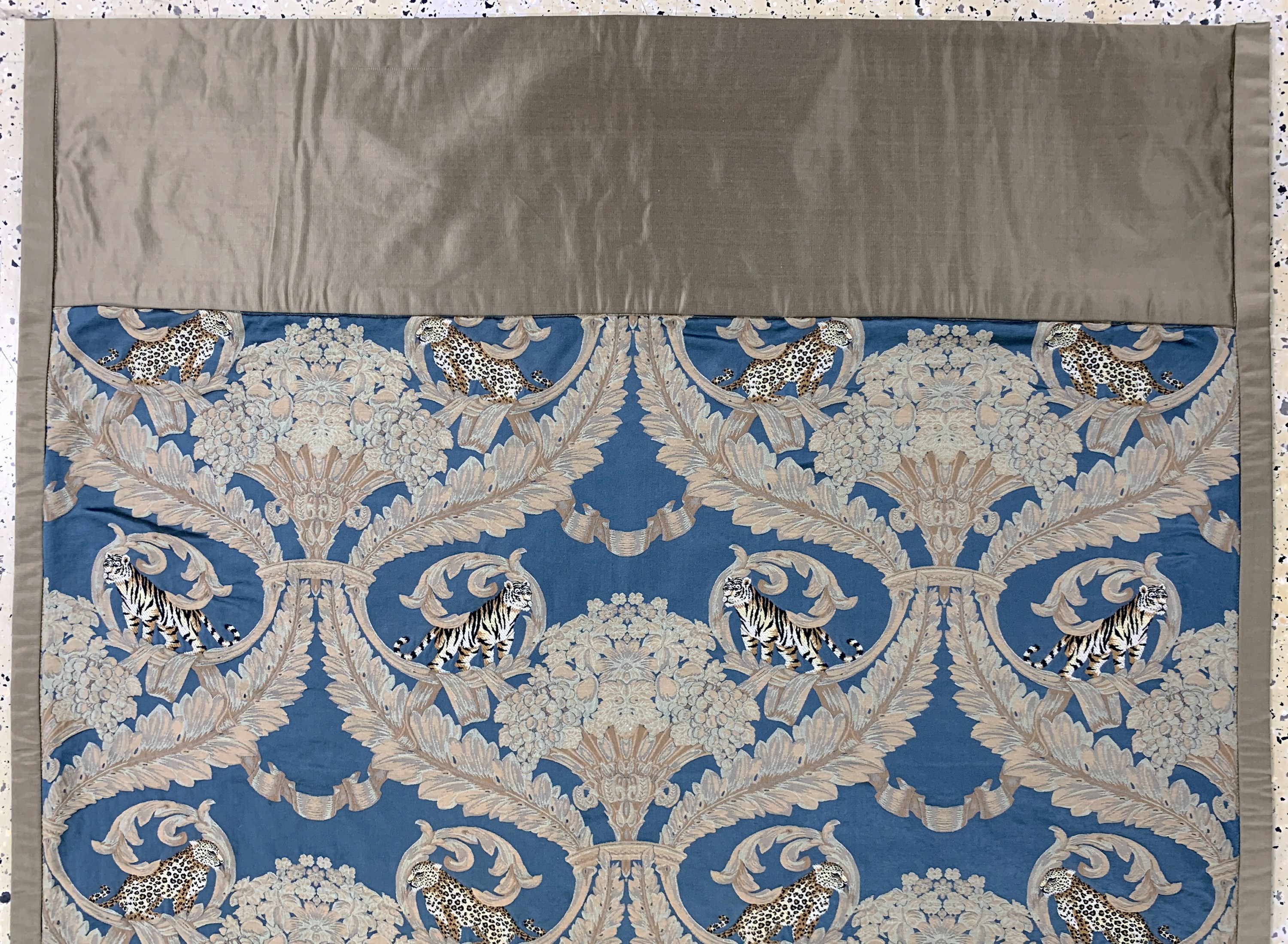 Detail a: Seiden-Stickerei, China, Ende 20.Jhd, Seide, ca. 310 x 127 cm, Reinigungsbedürftig, EHZ: 1-2