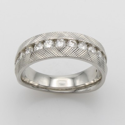27126561a - Ring mit Brillanten, Platin 950/000, Schiene z.T. guillochiert, 13 Brill. in ...