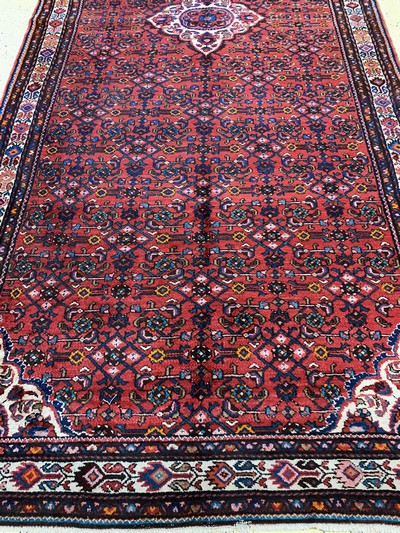 27126565h - Hosseinabad, Persien, Mitte 20.Jhd, Wolle auf Baumwolle, ca. 395 x 165 cm, EHZ: ...