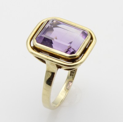 27126567b - Ring mit Amethyst, GG 585/000, mit Unter- kaderung, Amethyst ca. 4 ct, Handarbeit, RW ...