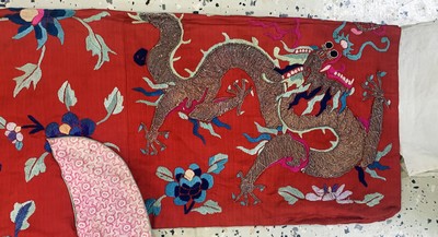 27126586d - Seiden´Drachen´Robe antik, China, 19.Jhd, Seide-Metallstickerei, beideseitig mit ...