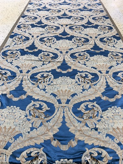 27126588g - Silk embroidery, China, late 20th century, silk, approx. 310 x 127 cm, in need of ...