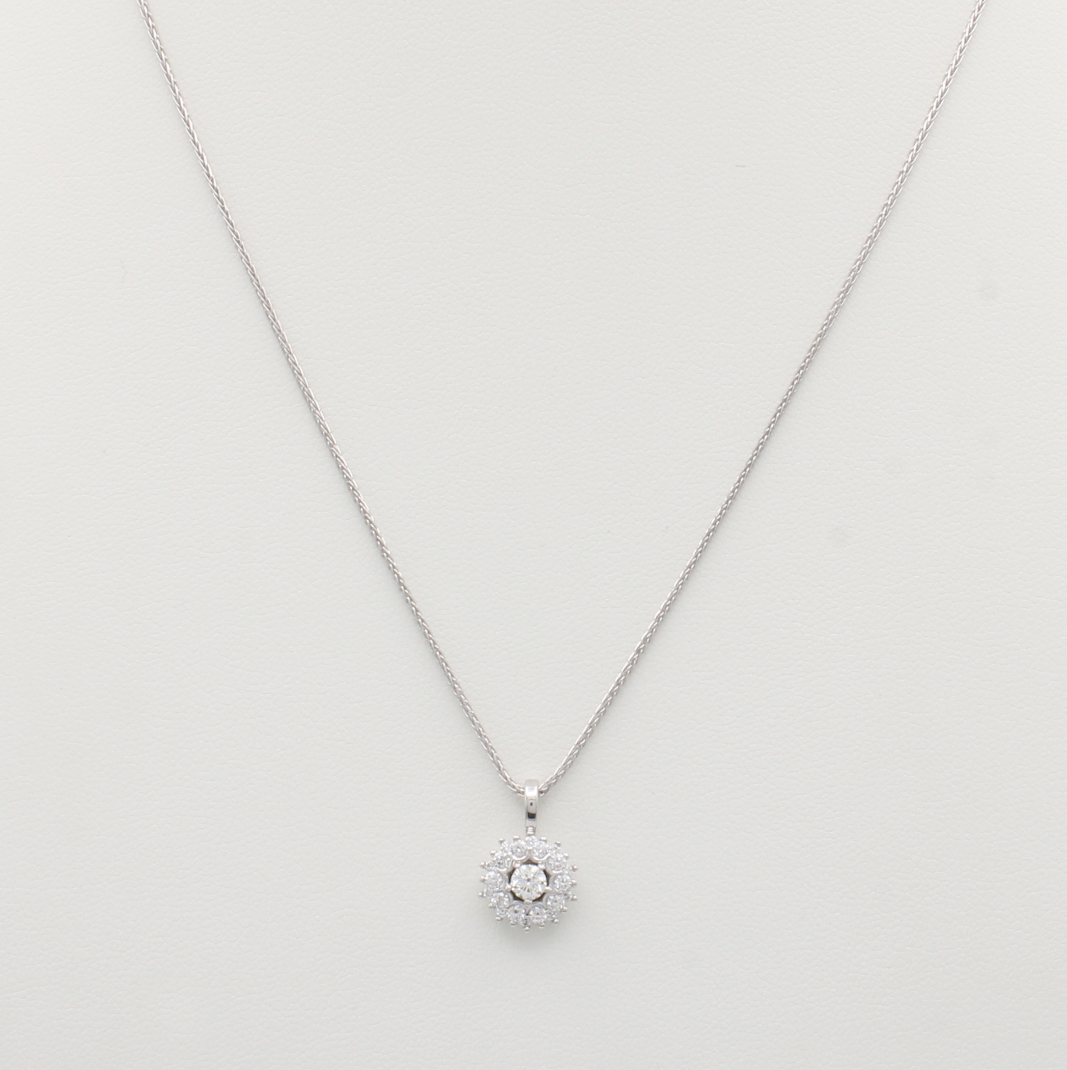 Image 27126604 - Anhänger mit Brillanten an Kette, WG 585/000, Solitär umgeben v. Besatzbrill. zus. ca. ...