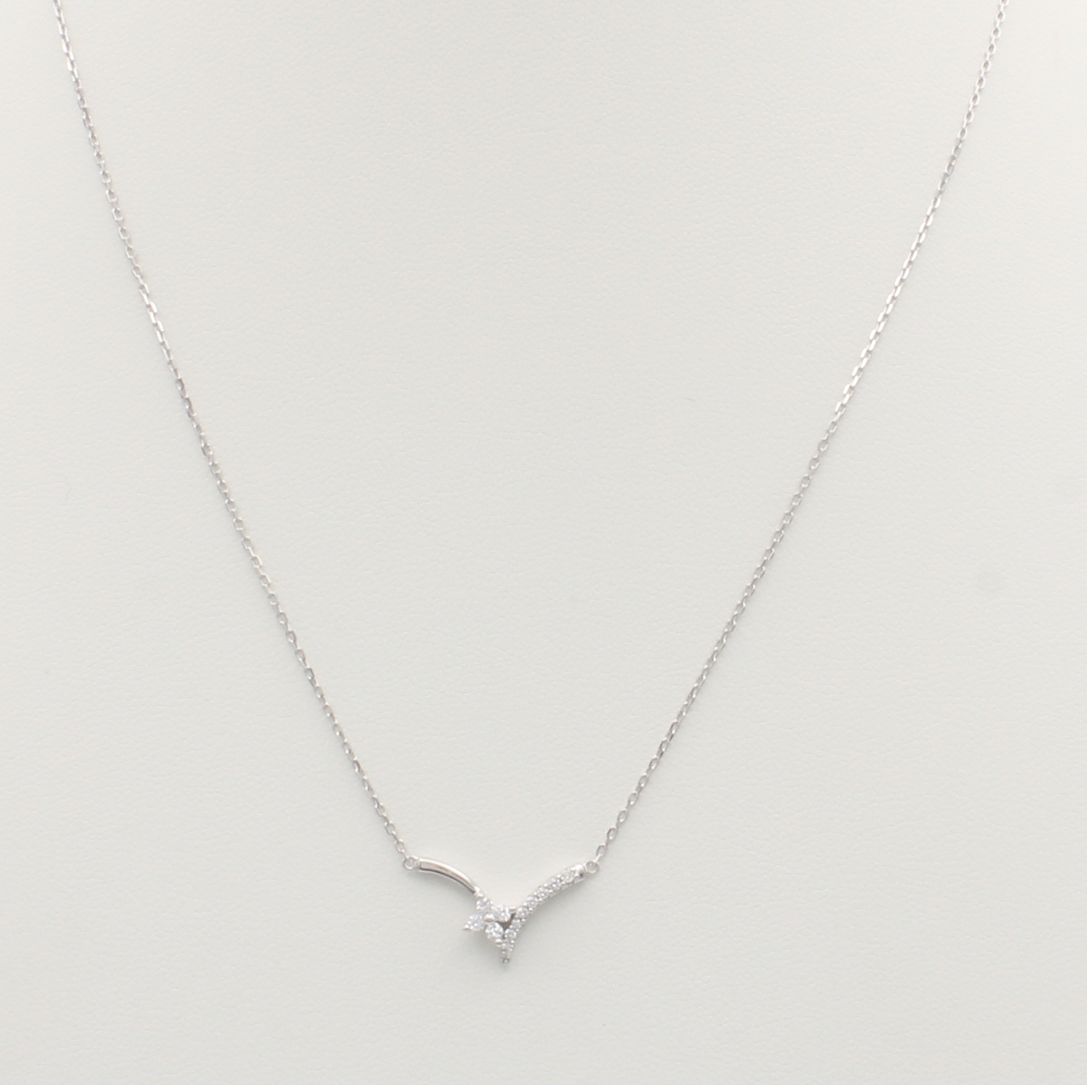 Image 27127015 - Collier mit Brillanten, WG 585/000, V-förm. Mittelteil bes. m. 12 Brill. zus. ca. 0.15 ...
