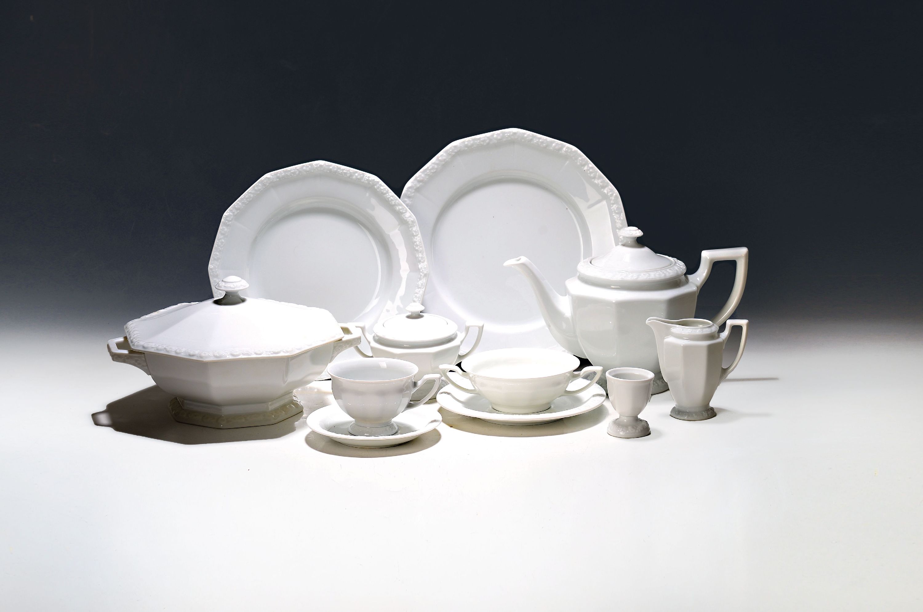 Image 27127016 - Umfangreiches Kaffee- und Speiseservice, Rosenthal, Modell Maria weiß, 7 Tassen mit ...