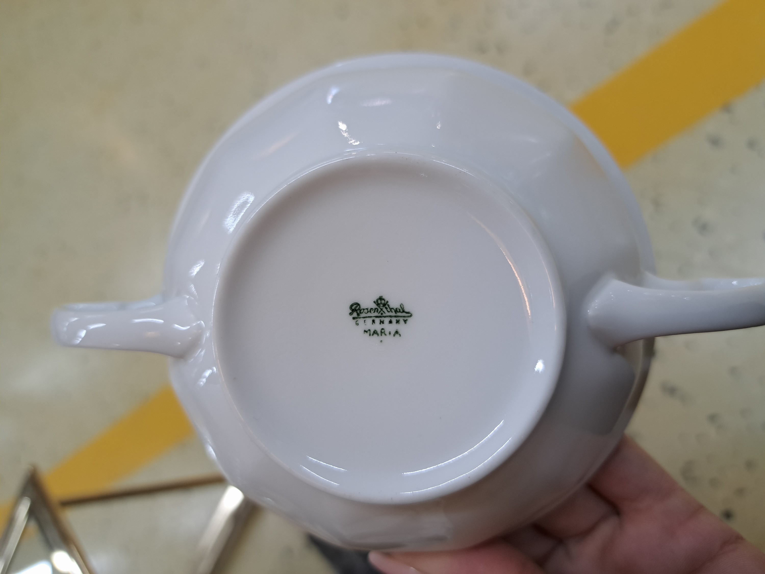 Detail j: Umfangreiches Kaffee- und Speiseservice, Rosenthal, Modell Maria weiß, 7 Tassen mit Untertassen, 10 Eierbecher, Milchkännchen, Zuckerdose, Kanne, ...
