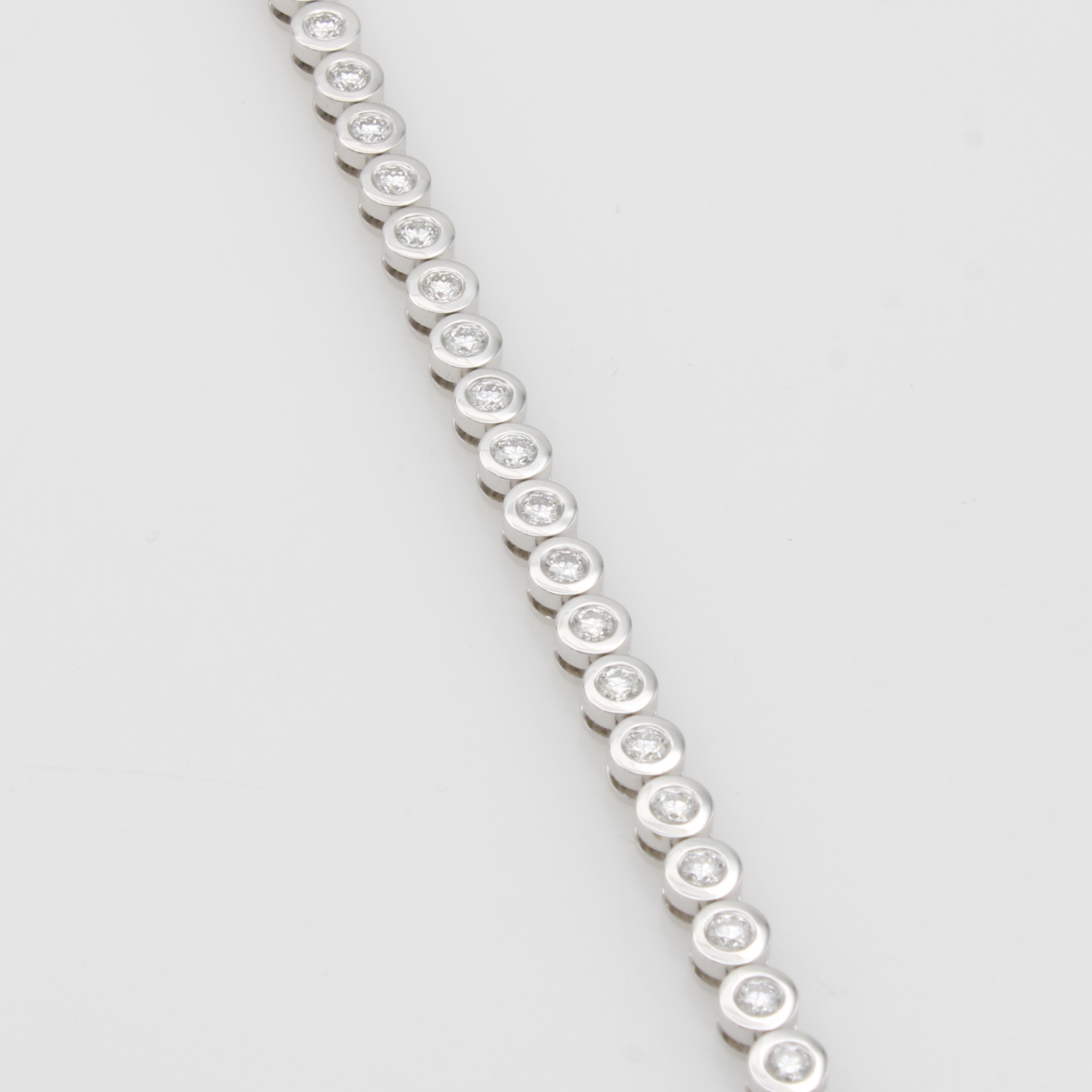 Image 27127023 - Tennisarmband mit Brillanten, WG 750/000, 44 Brill. zus. ca. 2.50 ct Weiß/si, ...
