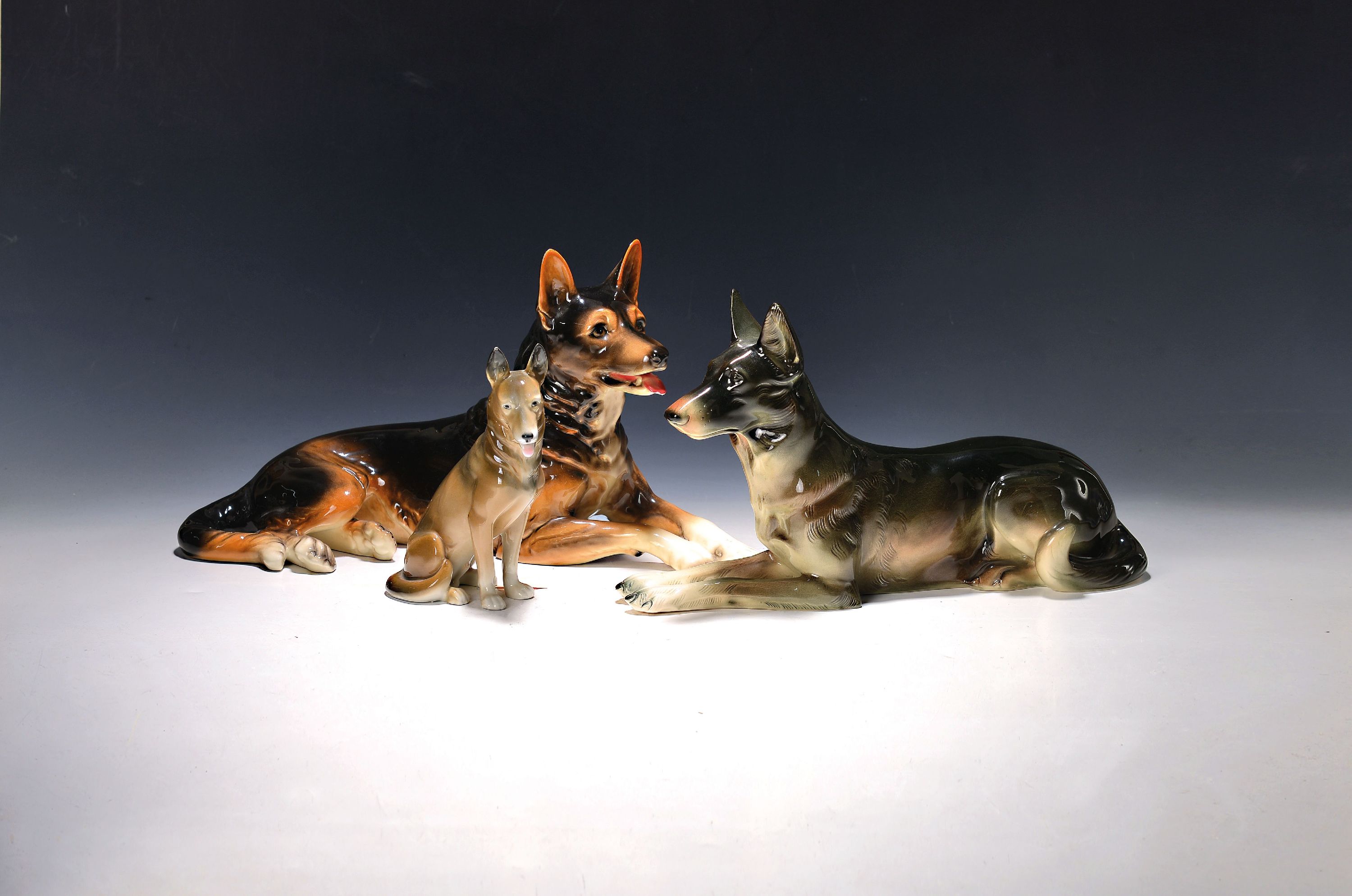 Image 27127045 - 3 Keramikfiguren, Schäferhunde, Katzhütte Hertwig, Goebel und Heinz Schaubach, 20.Jh., ...