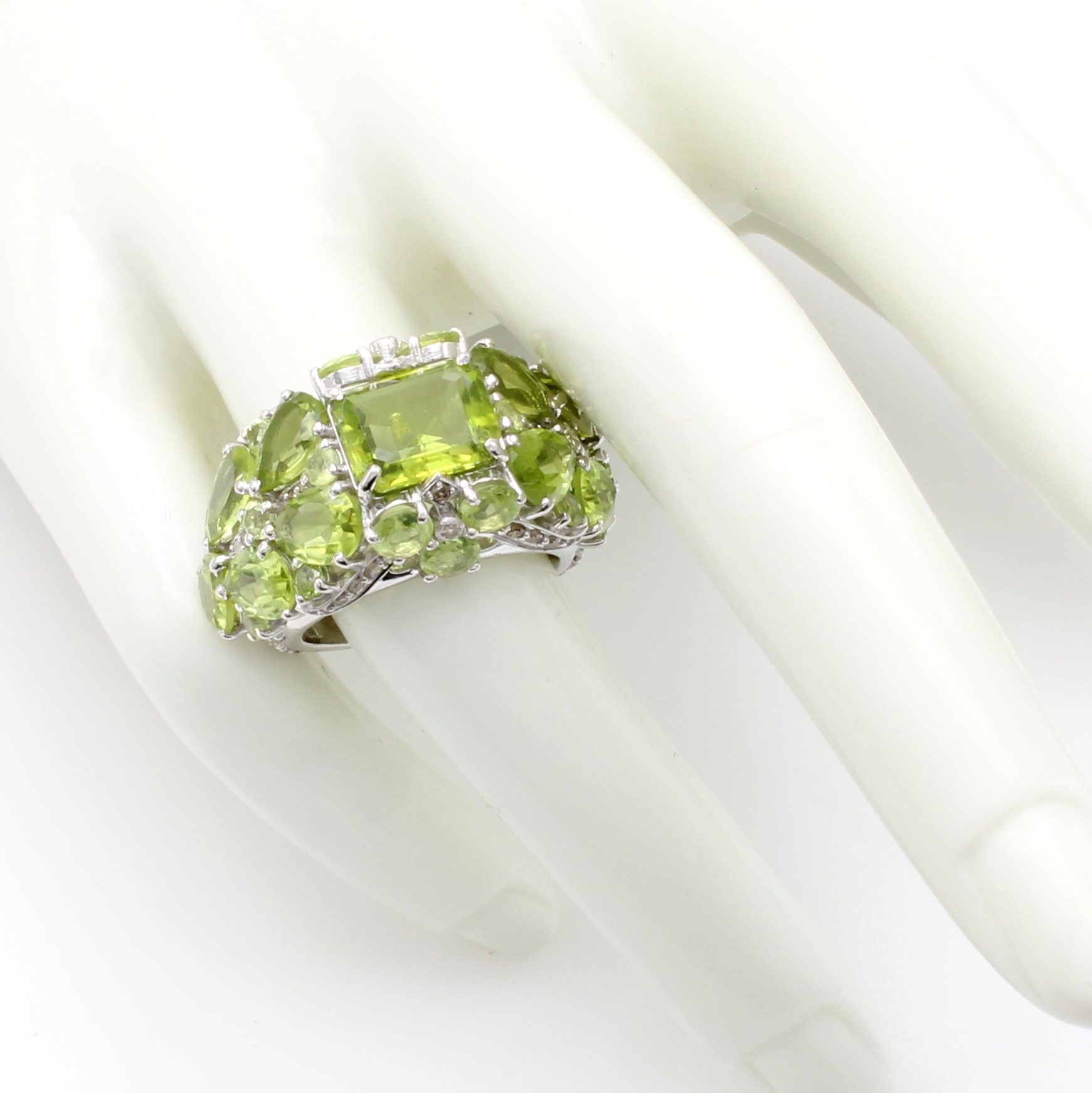 Image 27127308 - Ring mit Peridots und Diamanten, 925er Silber, verspieltes Design, Peridots in versch. ...