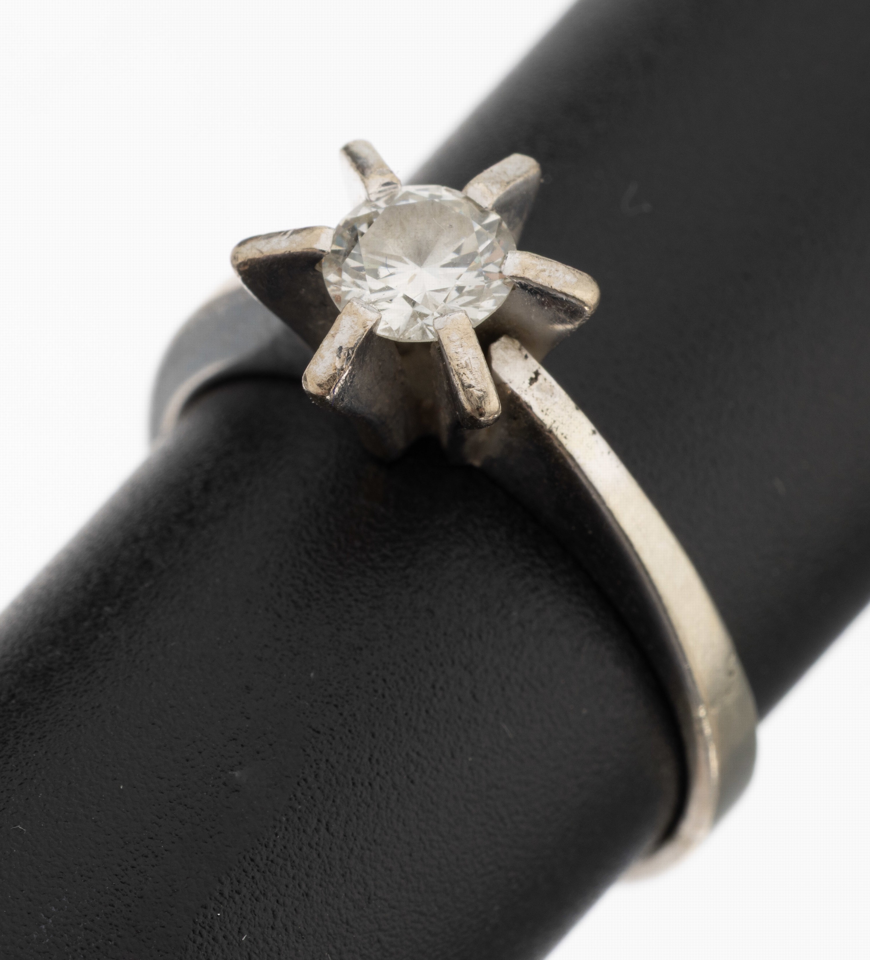 Image 27127311 - 14 kt Gold Brillant-Ring, WG 585/000, Brillant ca. 0.50 ct Weiß/p, RW 57, ca. 4.2 g,in ...