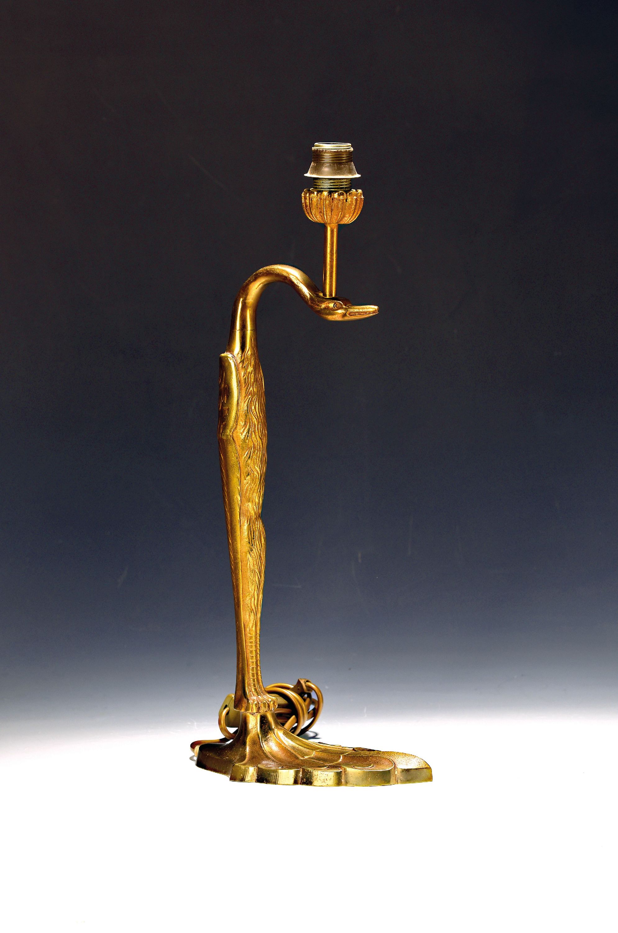 Image 27127336 - Lampenfuß des Jugendstils, 20.Jh., Bronzeguß, 1 Brennstelle, aus einem stehenden Pfaun ...
