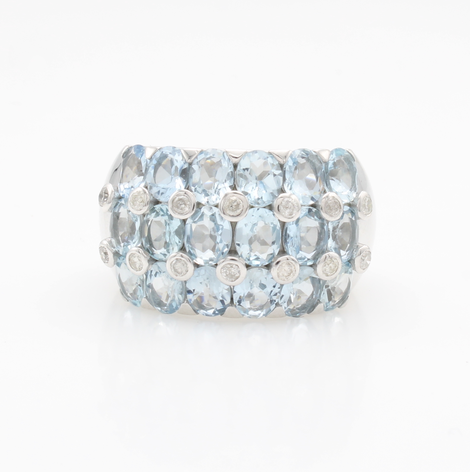 Image 27127371 - Ring mit Aquamarinen und Diamanten, 925er Silber, ovale Aquamarine in 3 Reihen gef. ...