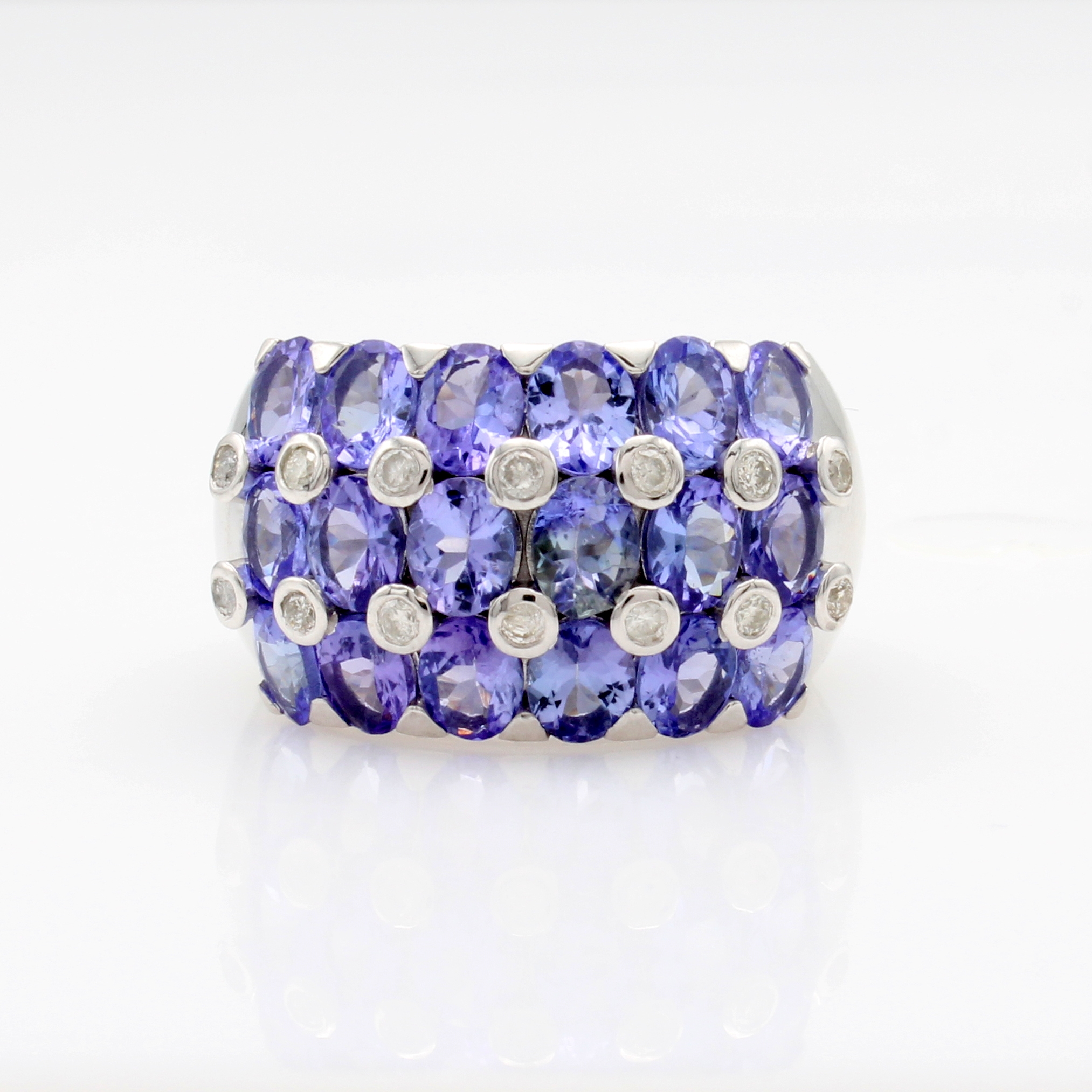 Image 27127372 - Ring mit Tansaniten und Diamanten, 925er Silber, ovale Tansanite in 3 Reihen gef. zus. ...