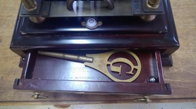27127377a - Kugeluhr nach Sir William Congreve, sog. ´Rolling Ball Clock´, England um 1900, ...