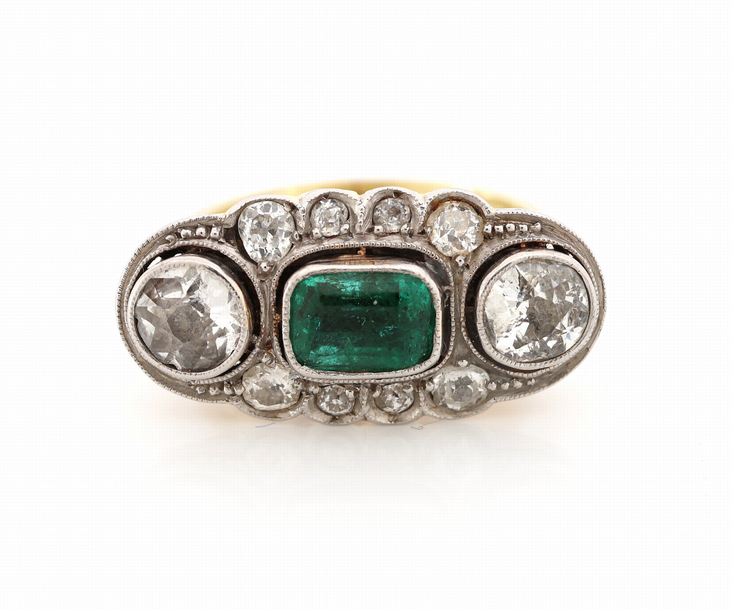 Detail a: 14 kt Gold Smaragd-Diamant-Ring, GG/WG 585/000, Ringkopf um 1930, mittig facett. Smaragd ca. 0.90 ct, 2 Altschliffdiamanten zus. ca. 0.80 ct ...