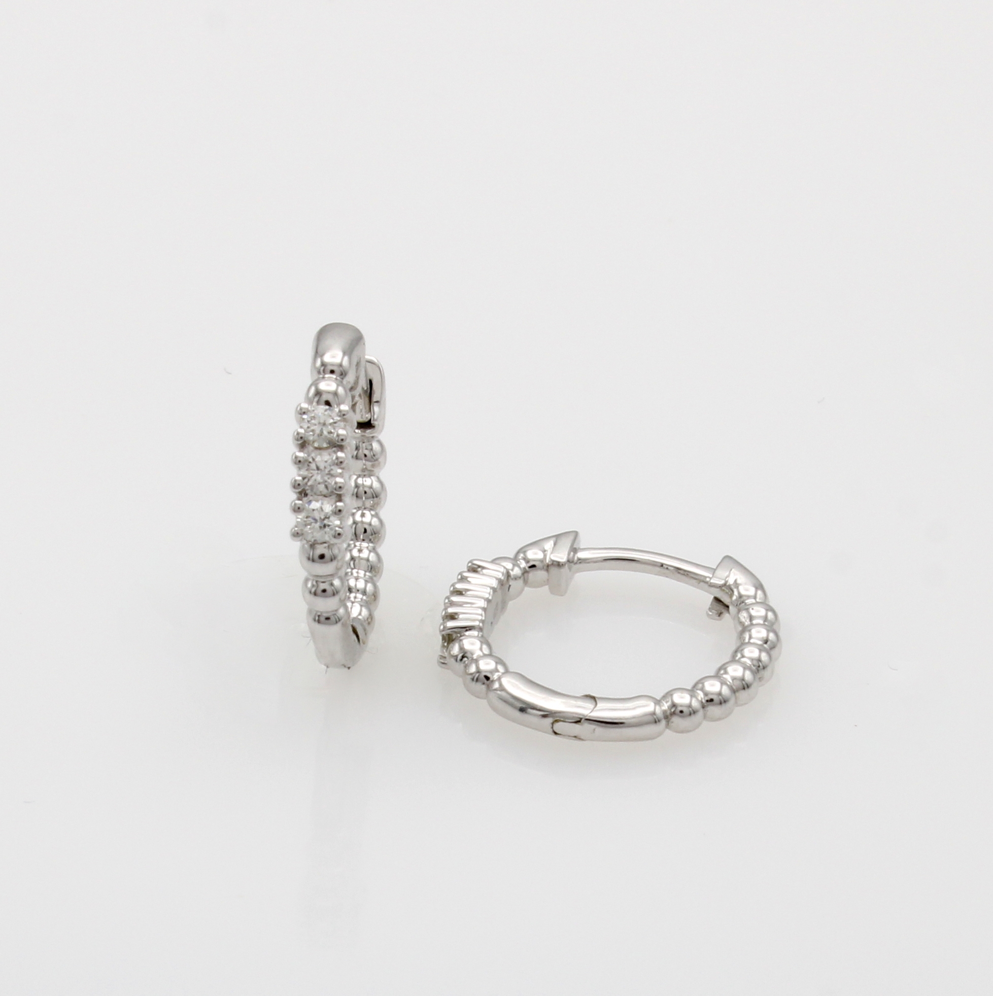 Image 27127455 - Paar kleine Creolen mit Brillanten, WG 585/ 000, 6 Brill. zus. ca. 0.10 ct Weiß/si ...
