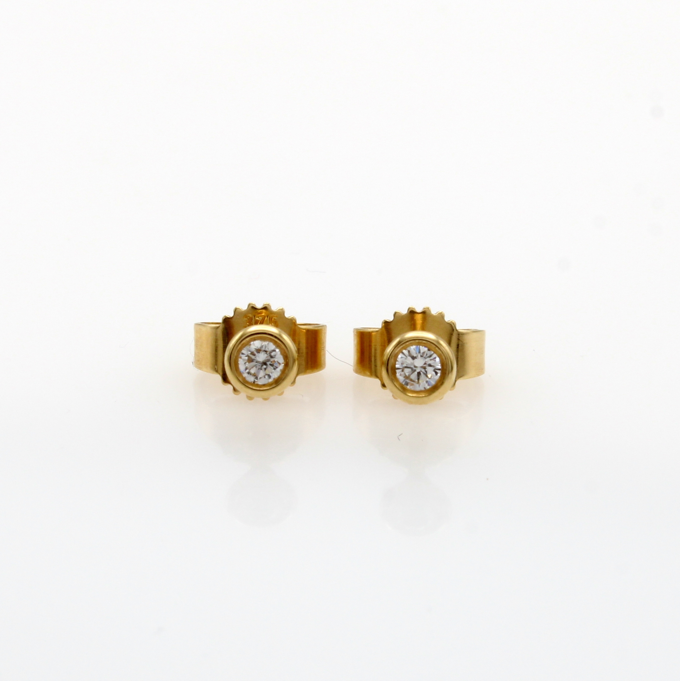 Image 27127467 - Paar Ohrstecker mit Brillanten, GG 375/000, z.T. rhod., 2 Brill. zus. ca. 0.10 ct ...