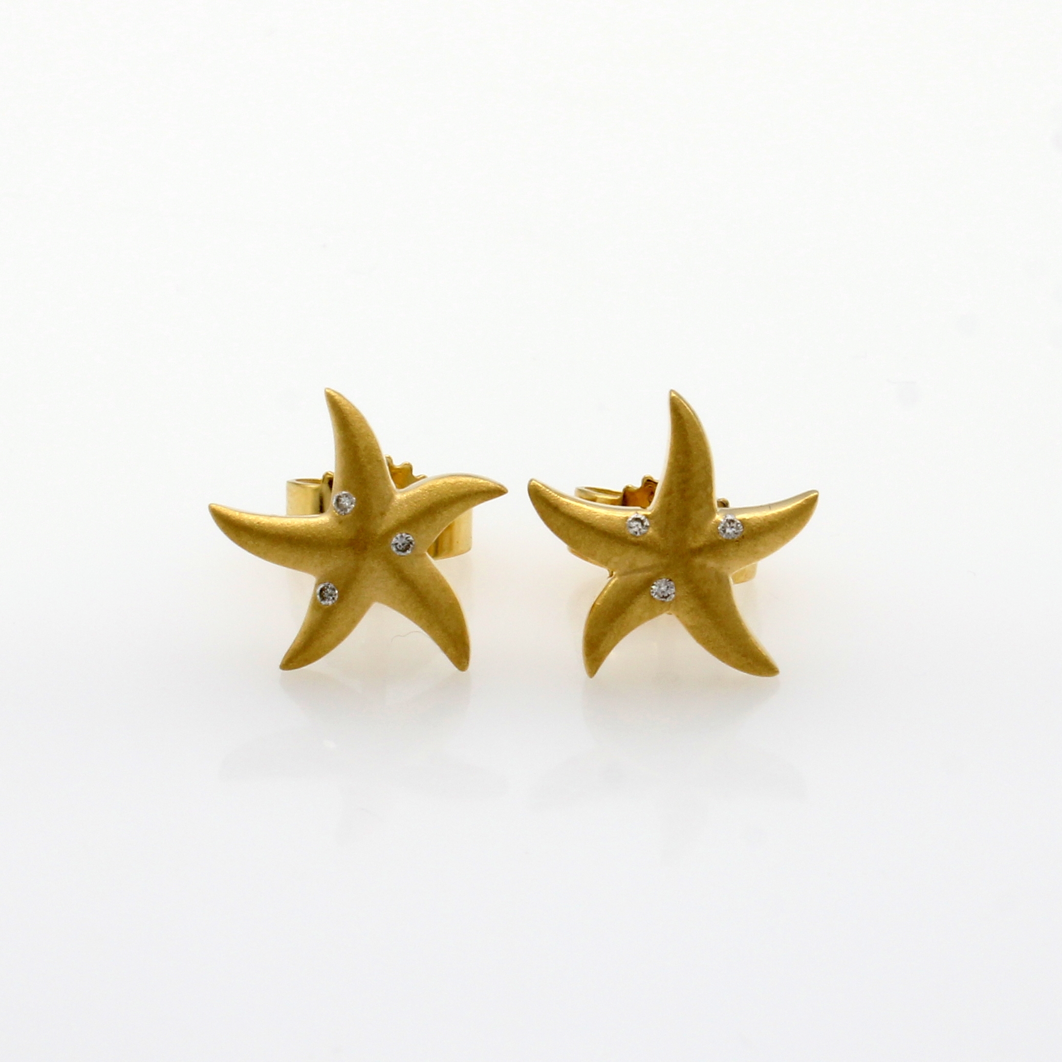 Image 27127468 - Paar Ohrstecker ´Seesterne´ mit Brillanten, GG 375/000, 18 Brill. zus. ca. 0.13 ct ...