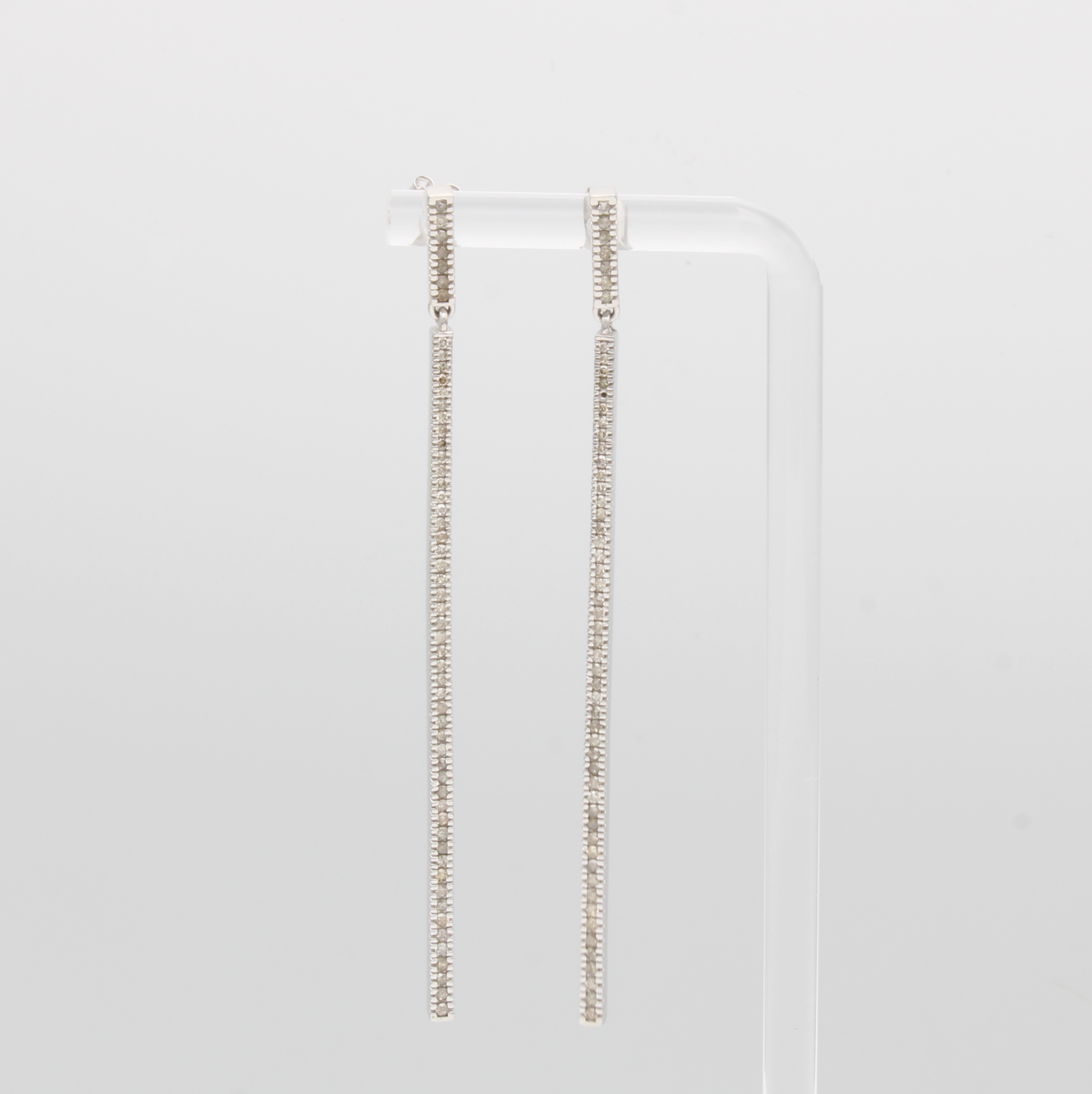 Image 27127497 - Paar Ohrstecker mit Diamanten, 925er Silber,längl. Form, Diam. zus. ca. 1.10 ct ...