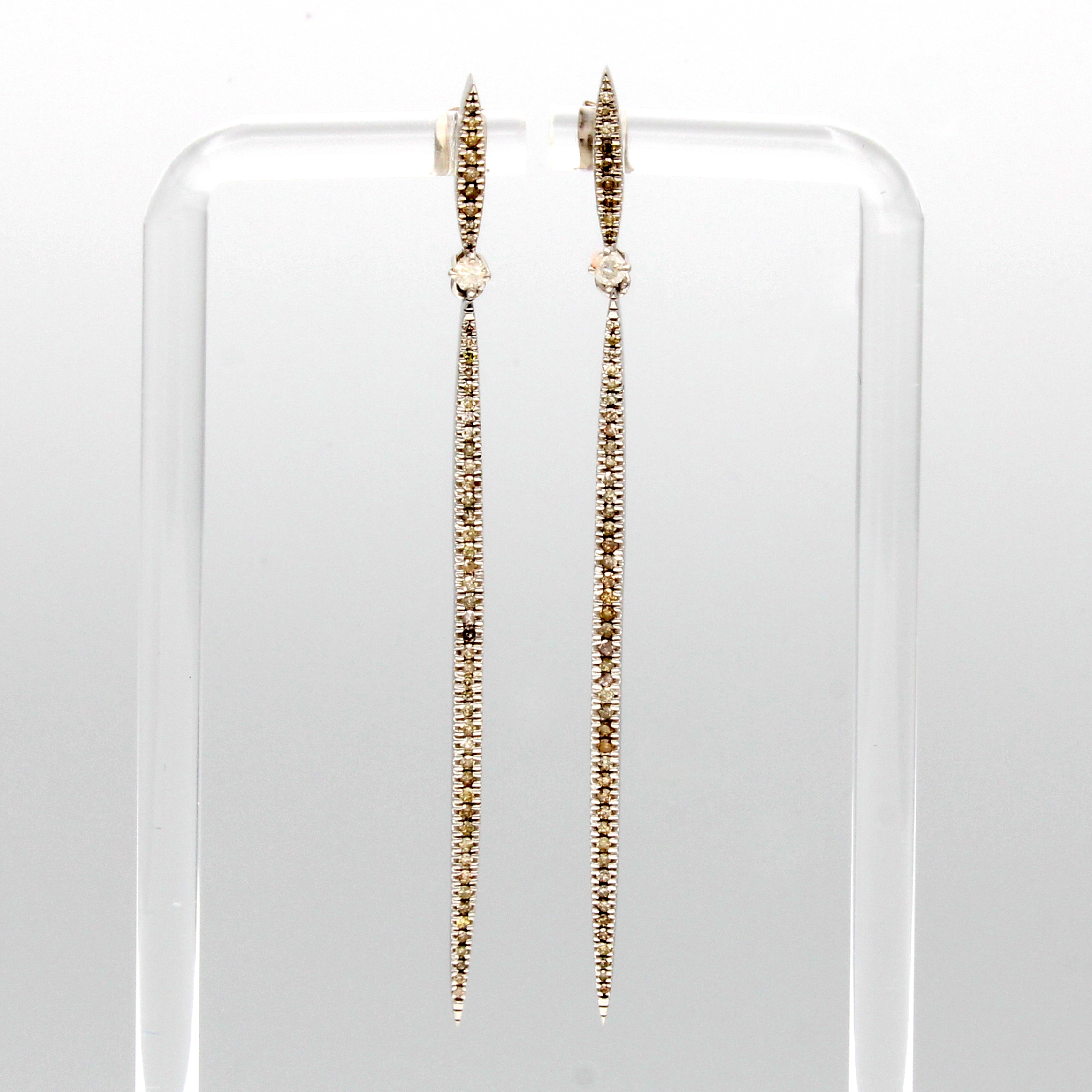 Image 27127499 - Paar Ohrstecker mit Diamanten, 925er Silber,längl. Form, Diam. zus. ca. 0.95 ct ...