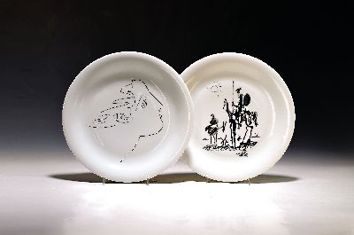 27127477k - 2 Teller mit Motiven nach Pablo Picasso (1881 -1973), Limoges, 1970er-Jahre, Porzellan, ...