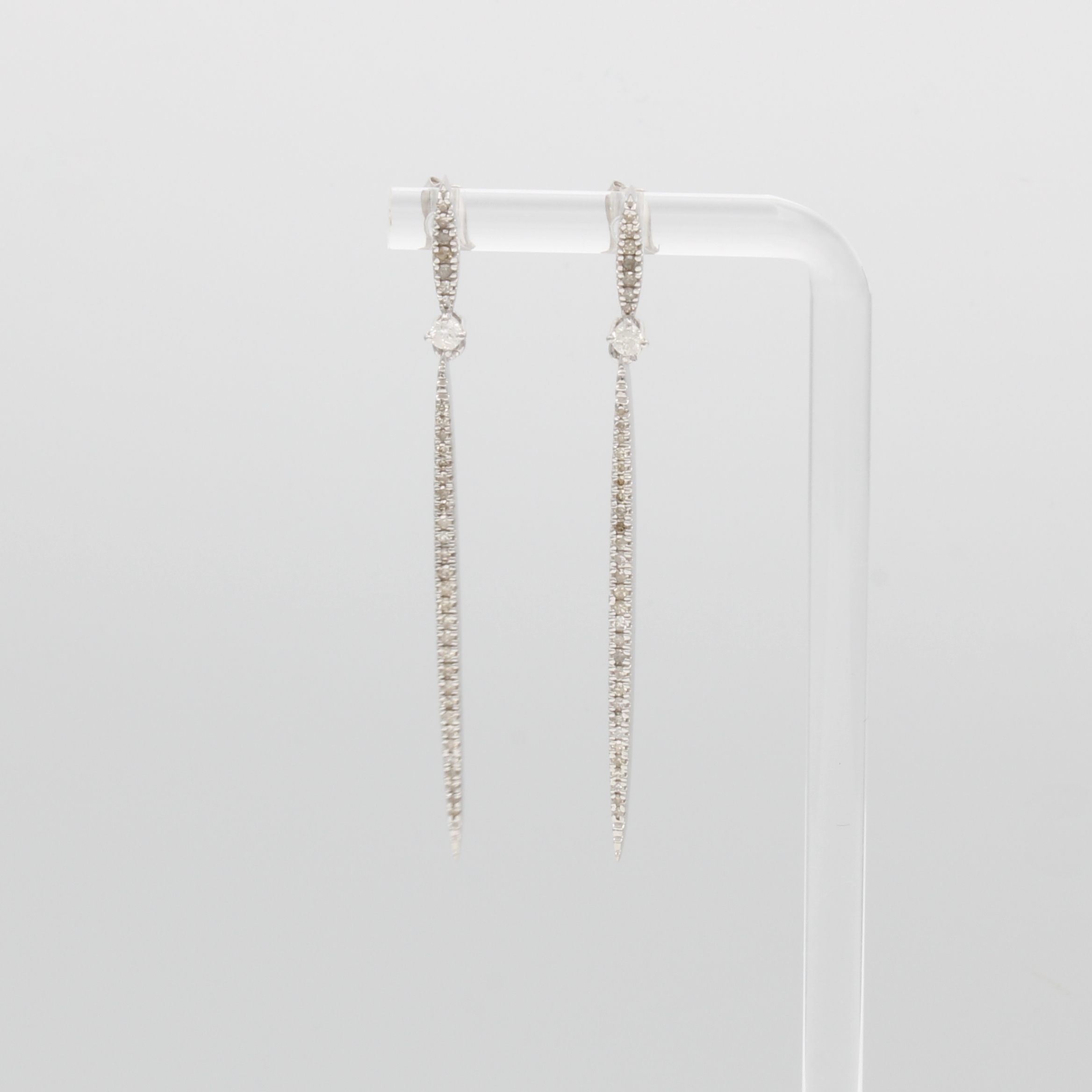 Image 27127500 - Paar Ohrstecker mit Diamanten, 925er Silber,längl. Form, Diam. zus. ca. 0.60 ct ...