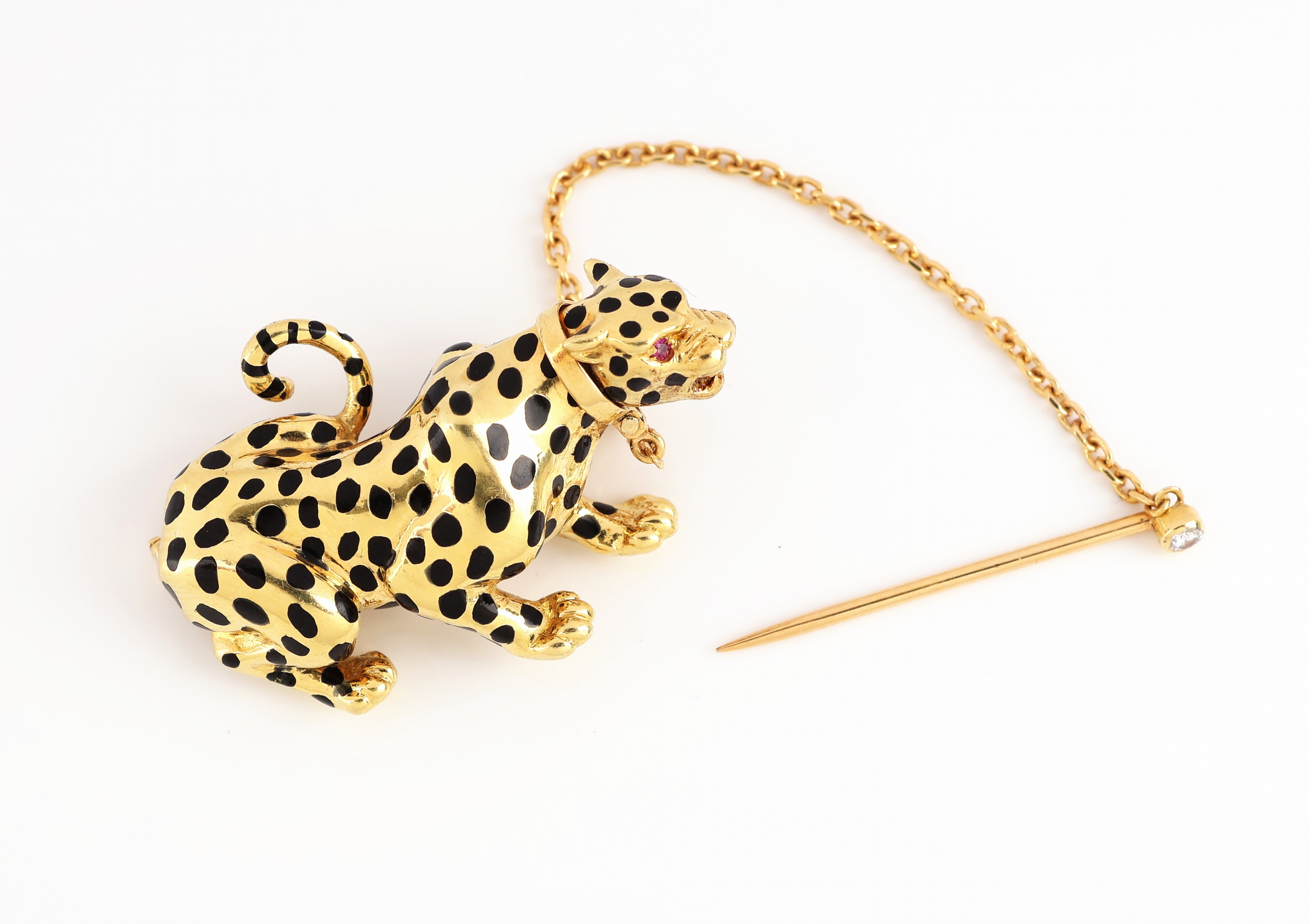 Detail a: 18 kt Gold CARRERA Y CARRERA Rubin-Brillant- Brosche, GG 750/000, plastische Darstellung eines Panthers, Körper part. schwarz emailliert, Augen kl. ...