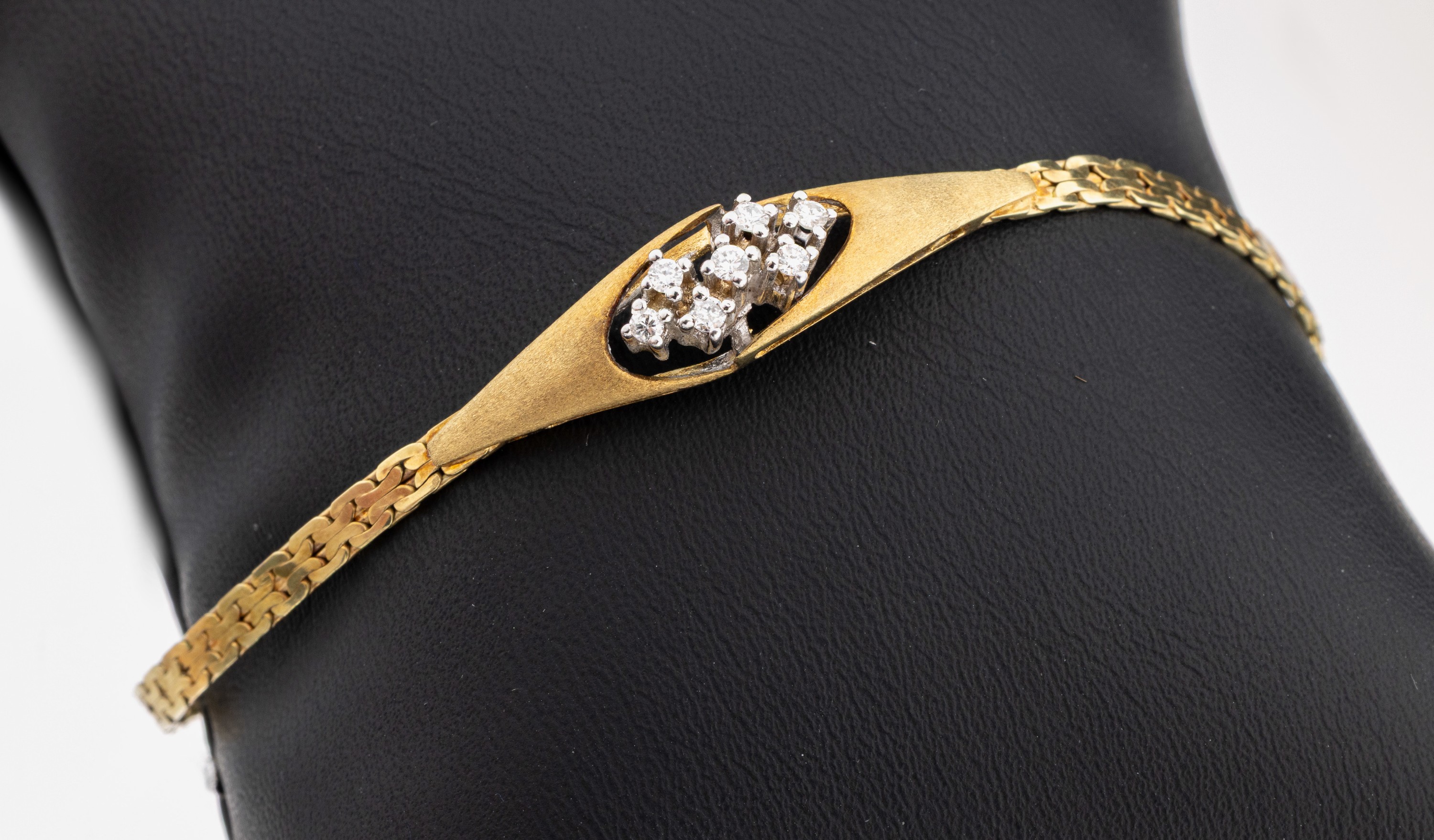 Image 27127639 - 14 kt Gold Brillant-Armband, GG/WG 585/000,Mittelteil sat., 7 in WG gefasste Brillanten ...