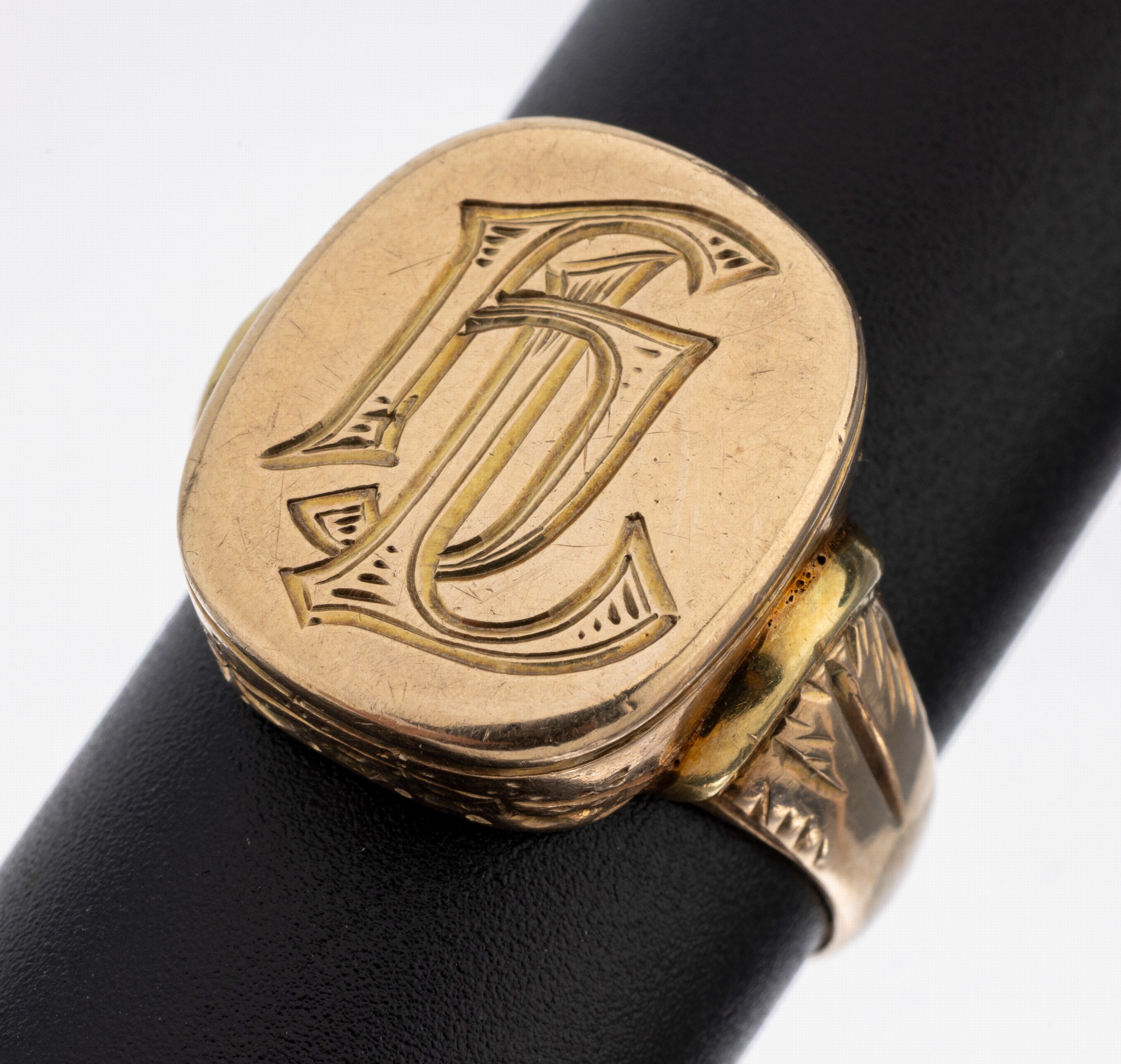 Image 27127648 - 14 kt Gold Siegelring, um 1900, GG 585/000,grav. Monogramm HL, RW 60, ca. 9.8 g