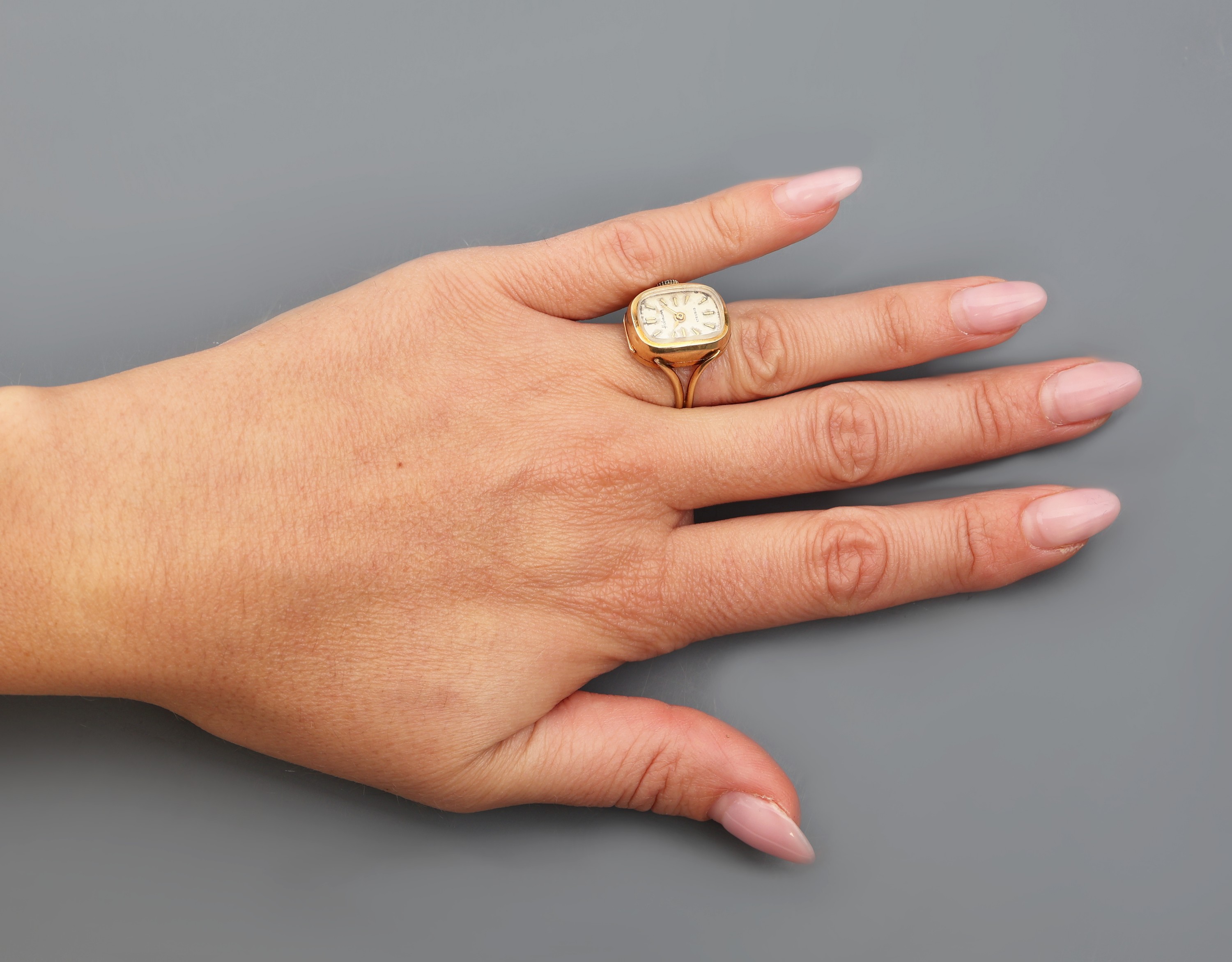 Detail d: 14 kt Gold Ringuhr, 1940er-50er Jahre, GG 585/000, weißes Ziffernblatt patiniert, Strichindizes, sign. Habmann, Handaufzugswerk,Fkt. ungepr., RW ...