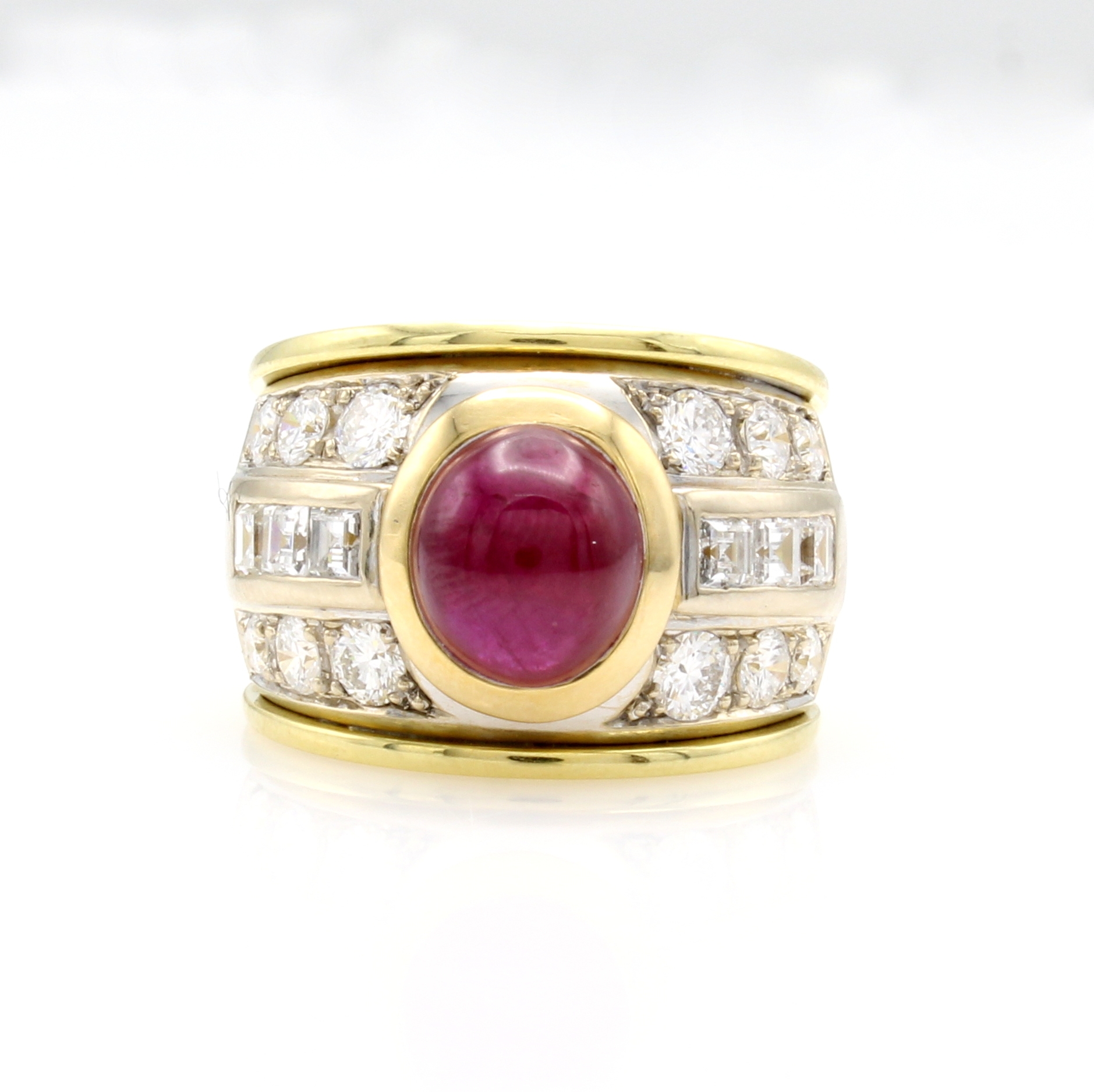 Image 27127686 - Ring mit Rubin, Diamanten und Brillanten, GG 750/000 z.T. rhod., ovaler Rubincabochon ...