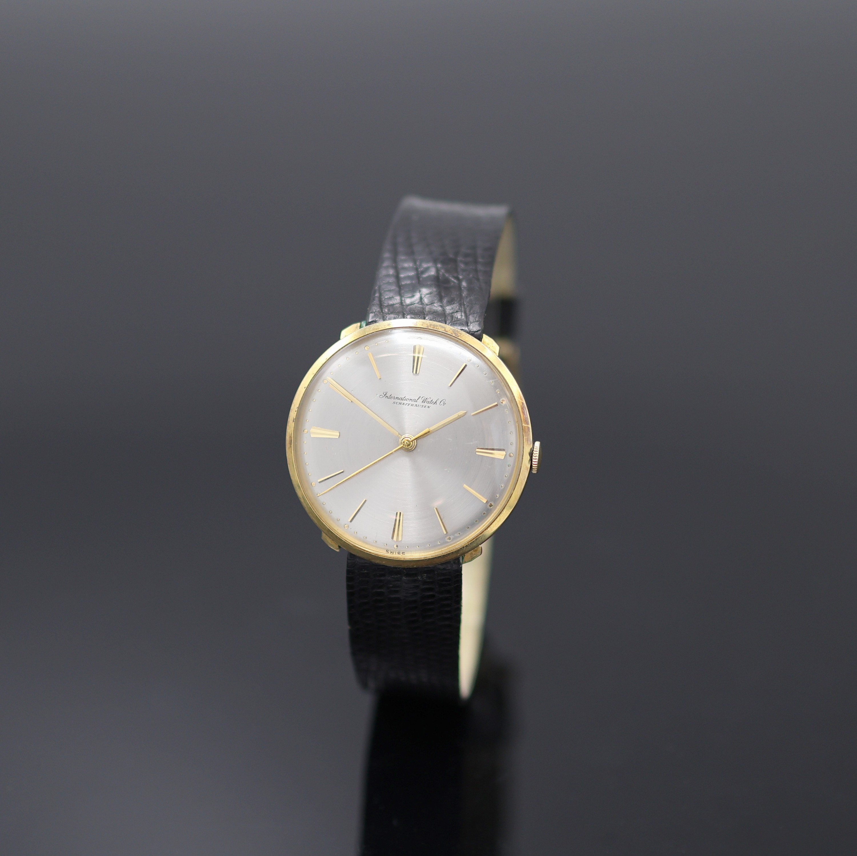 Image 27127698 - IWC Armbanduhr in GG 750/000, Schweiz um 1958, Handaufzug, 3-teil. Geh., Boden u. ...