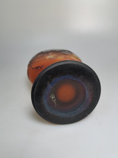 27127667f - Vase, Emile Galle, um 1900, farbloses Glas, rosé, braun und gelb überfangen, geätzter ...