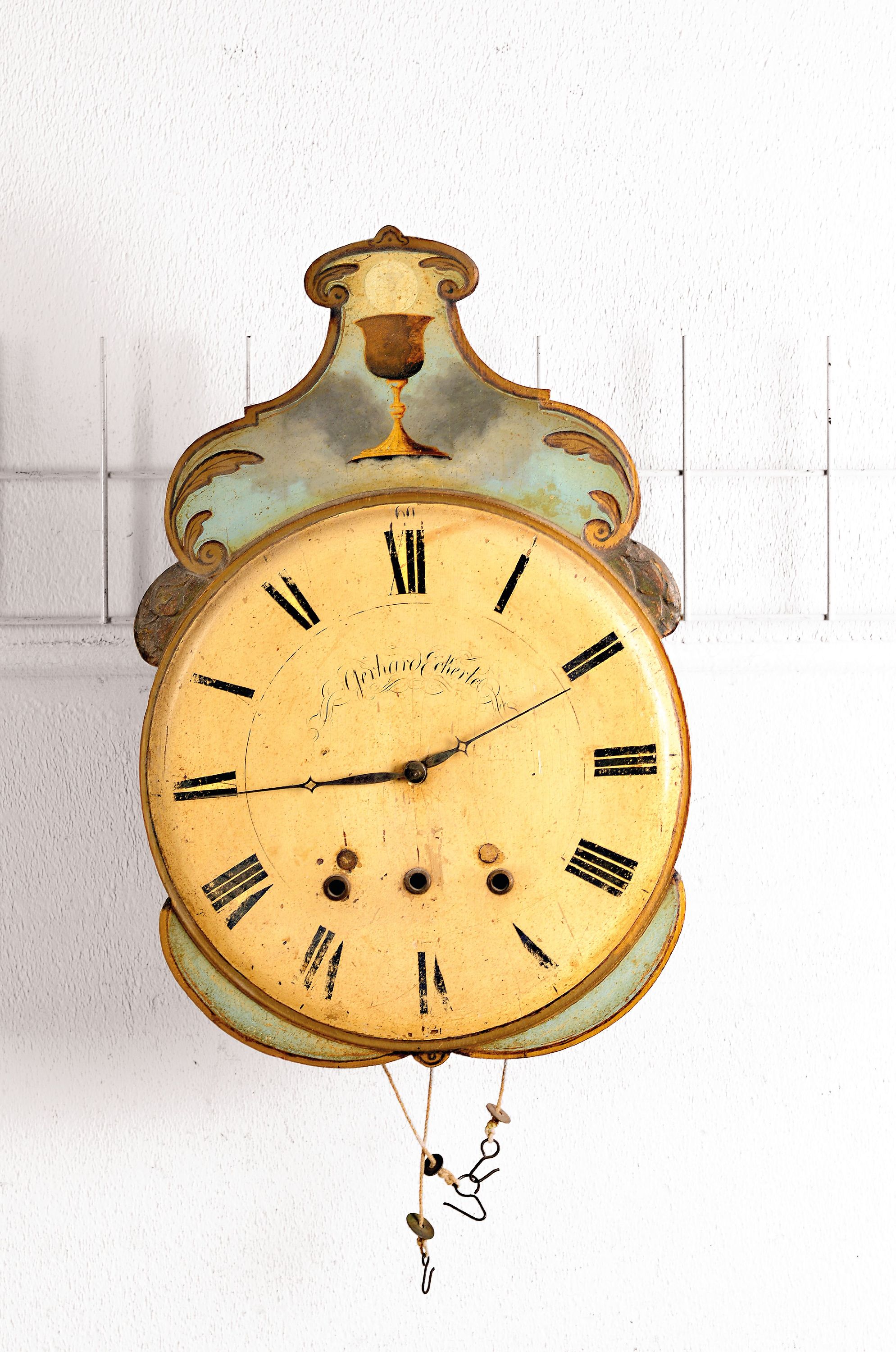 Image 27127765 - Größere Wanduhr mit Viertelstundenschlag, Schwarzwald Mitte 19 Jh., Zifferblatt in ...