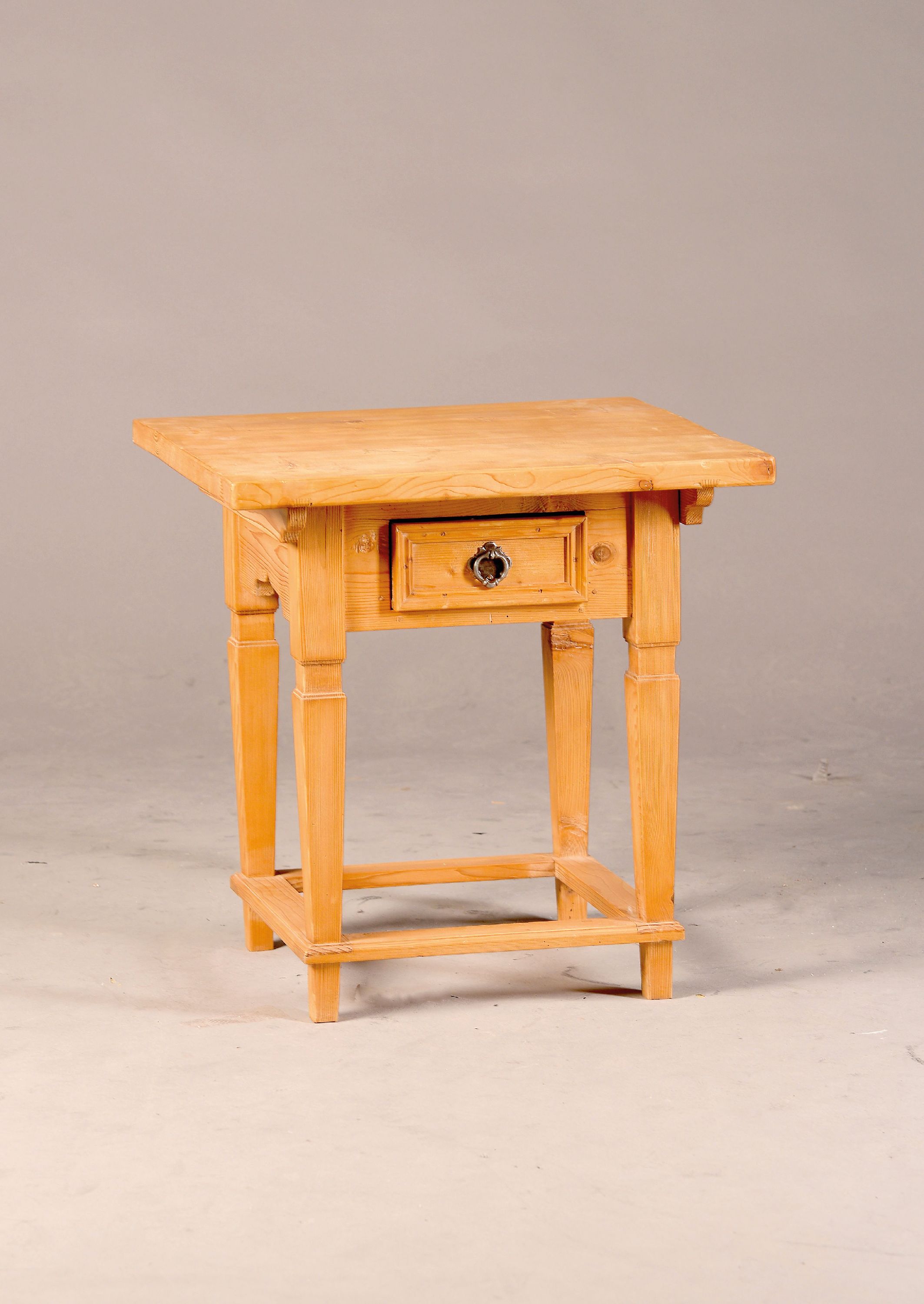 Image 27127776 - Kleiner Beistelltisch, Stilmöbel, 2.H. 20.Jh. , Weichholz massiv, eine Schublade, ...